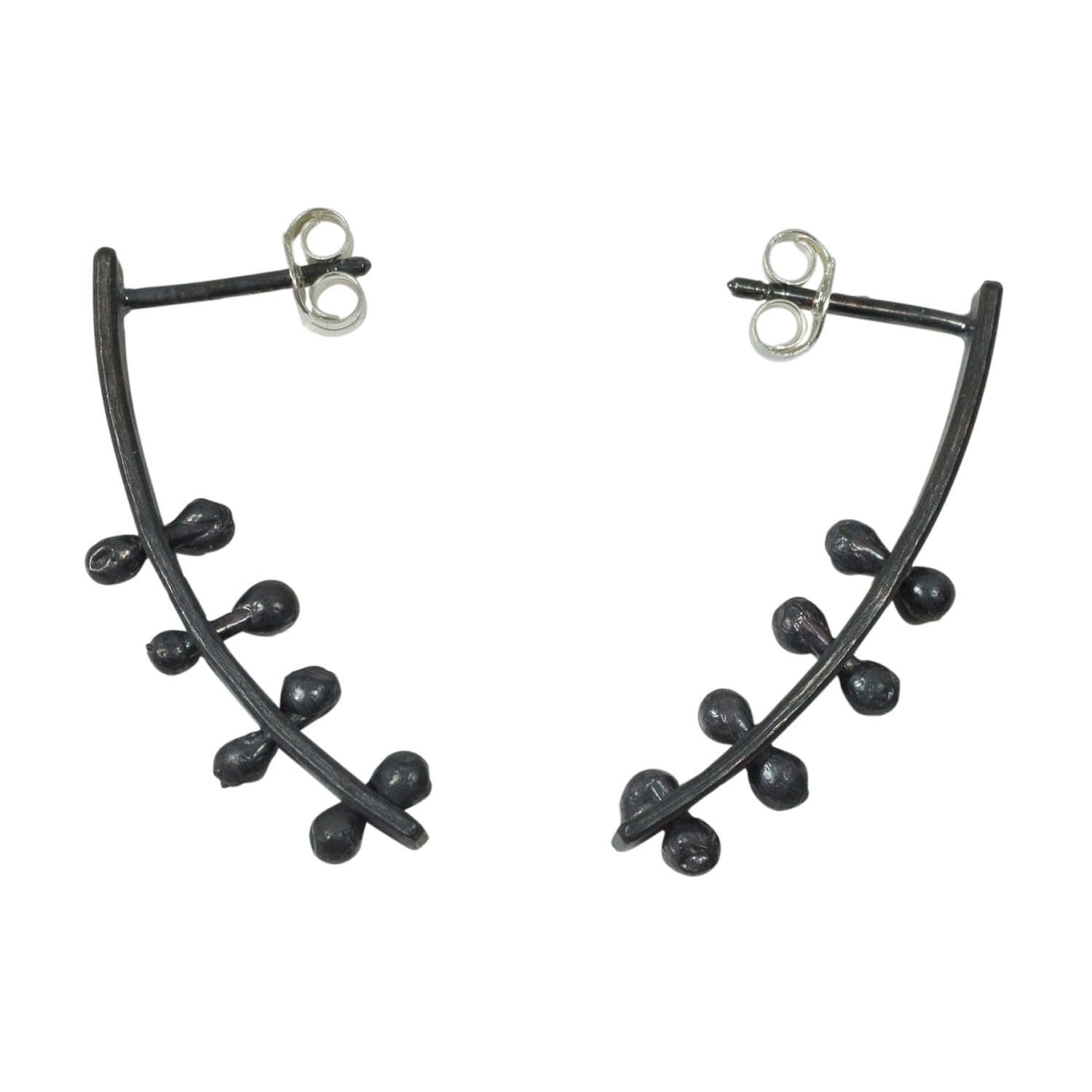 Boucles d'oreilles à tige incurvées, boucles d'oreilles tendance, bijoux avant-gardistes, boucles d'oreilles en argent recyclé, clous incurvés en argent