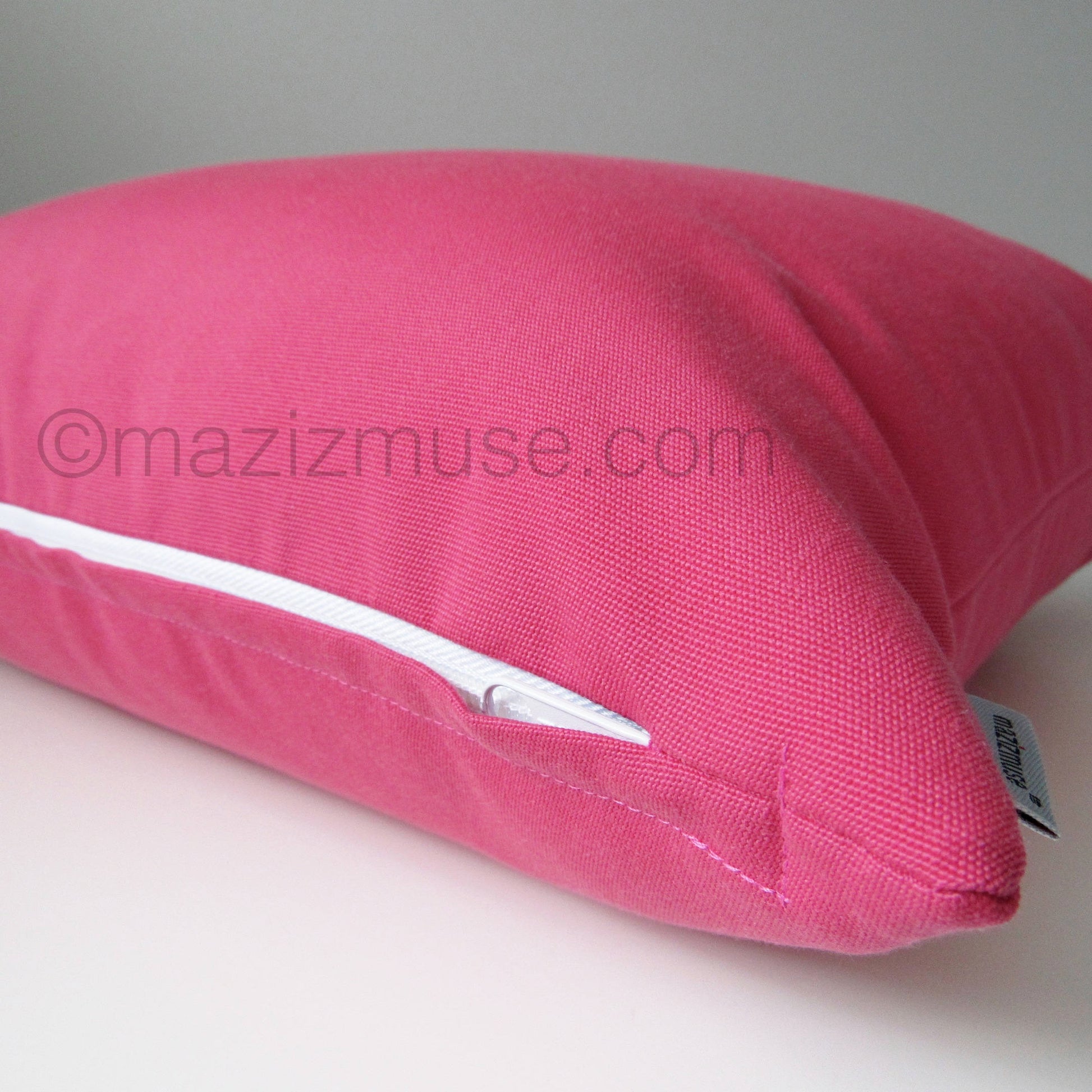 Housse de coussin d'extérieur Sunbrella® rose vif, housse de coussin moderne rose bonbon