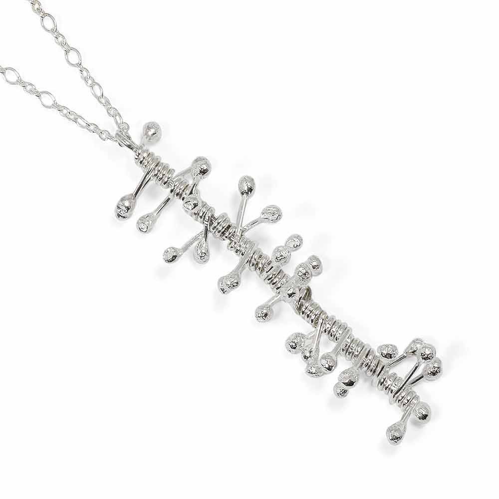 Collier avec pendentif en argent hérissé, bijou moderne et audacieux, pendentif en argent recyclé, cadeau pour elle