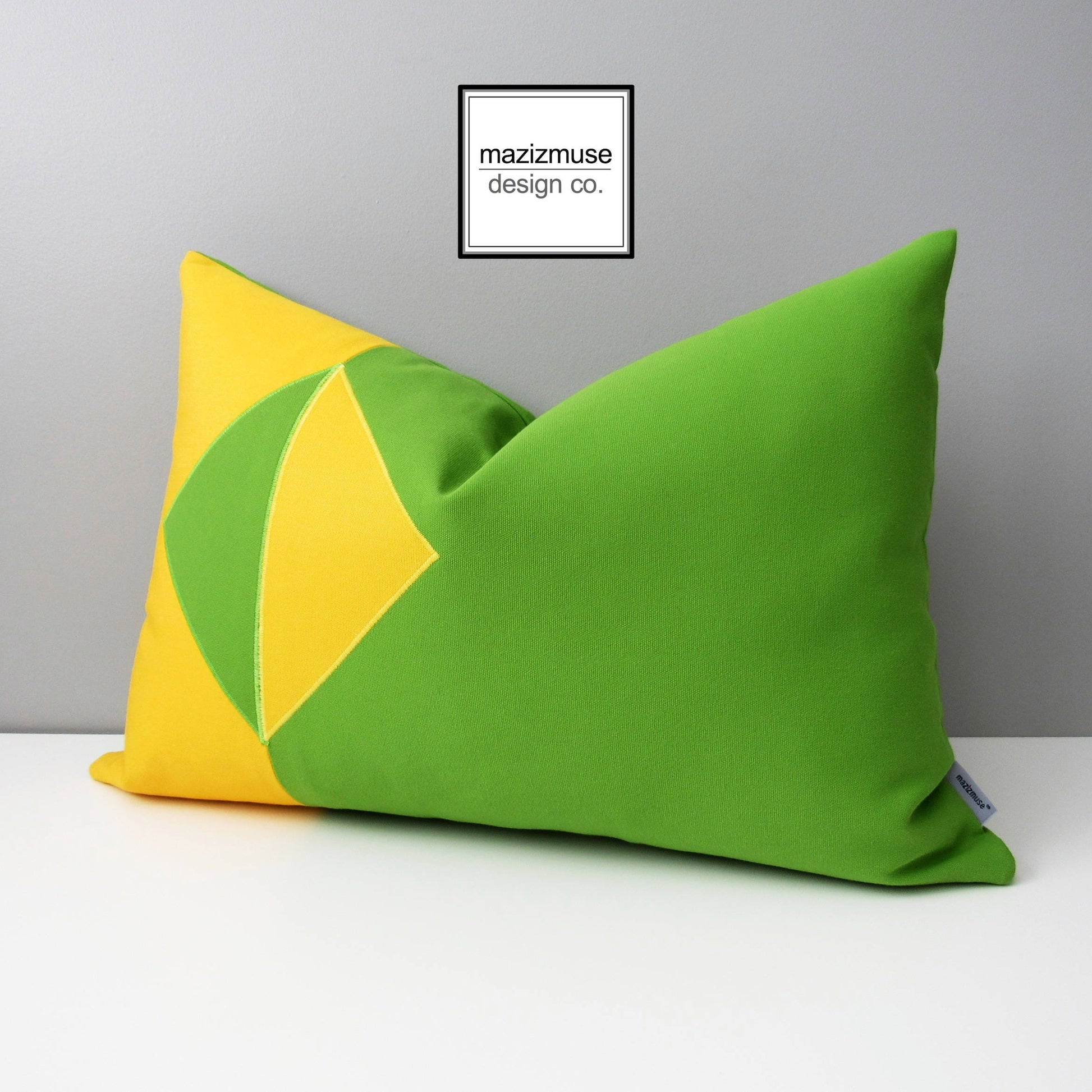Housse de coussin d'extérieur géométrique vert citron et jaune, housse de coussin moderne Sunbrella 