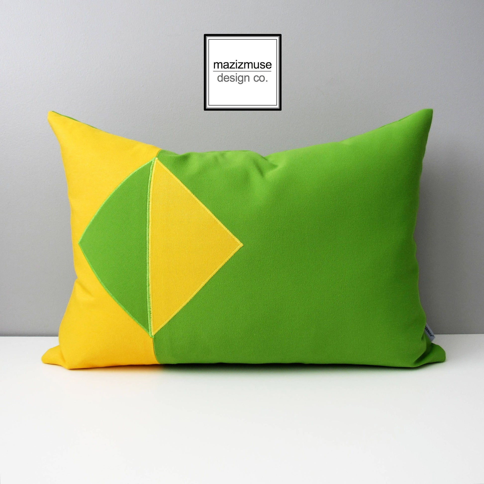 Housse de coussin d'extérieur géométrique vert citron et jaune, housse de coussin moderne Sunbrella 