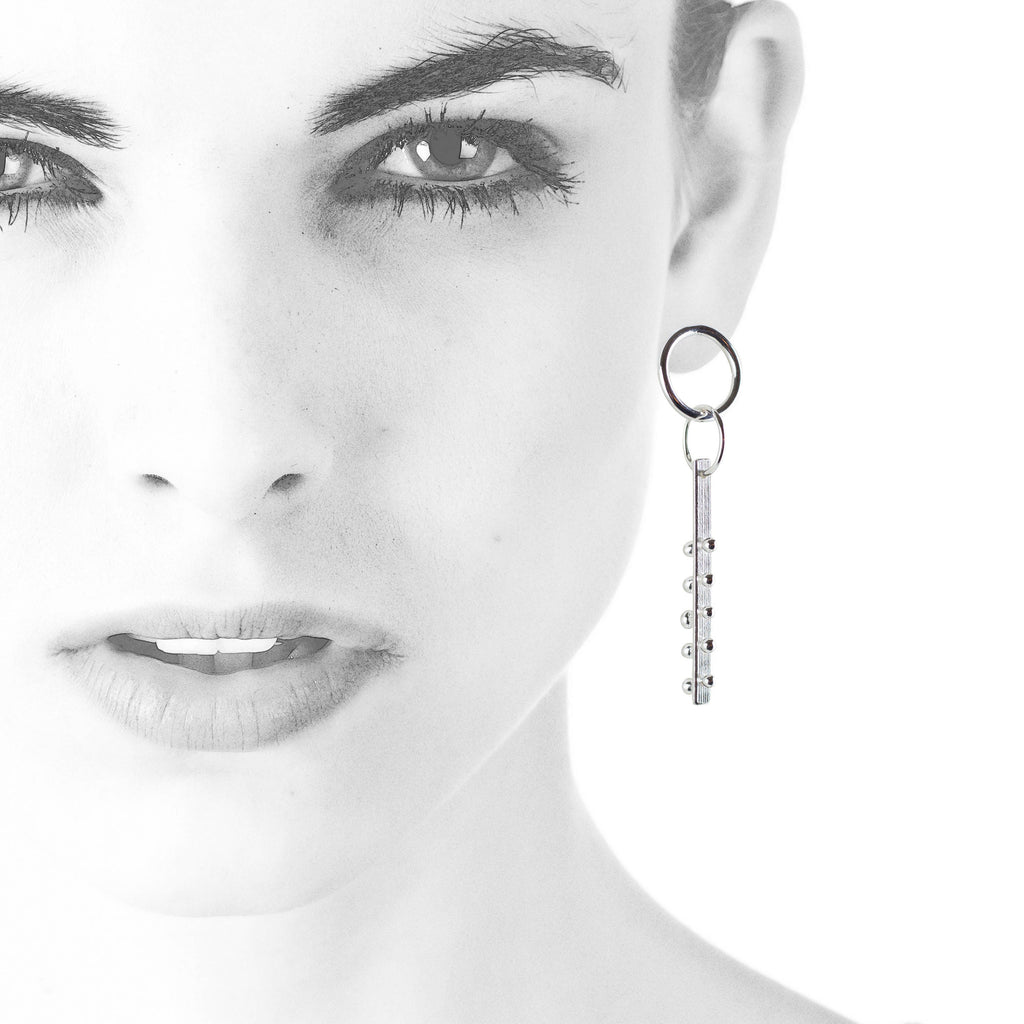 Boucles d'oreilles créoles et barre - Boucles d'oreilles à tige géométriques - Élégantes boucles d'oreilles en argent à offrir pour elle - Boucles d'oreilles longues et rondes - Boucles d'oreilles urbaines