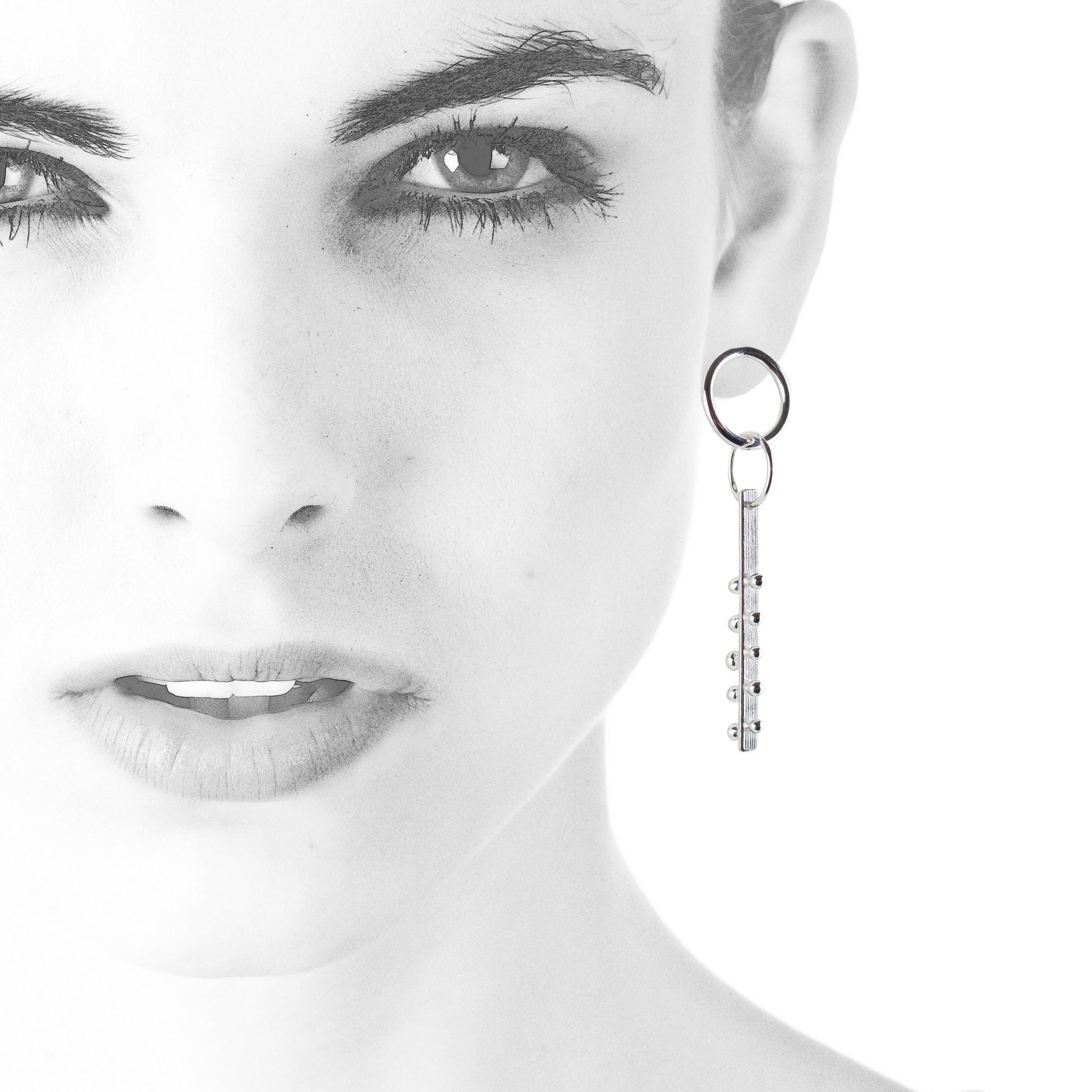 Boucles d'oreilles créoles et barre - Boucles d'oreilles à tige géométriques - Élégantes boucles d'oreilles en argent à offrir pour elle - Boucles d'oreilles longues et rondes - Boucles d'oreilles urbaines