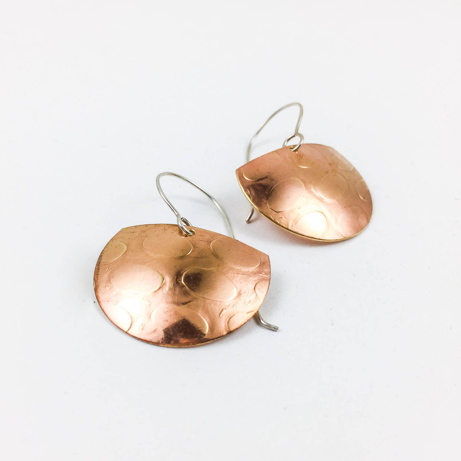Boucles d'oreilles demi-cercle modernes en laiton : design géométrique élégant, boucles d'oreilles demi-lune, boucles d'oreilles tendance en laiton, boucles d'oreilles minimalistes modernes