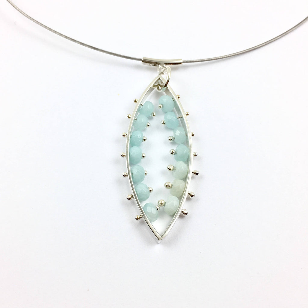 Pendentif en pierre précieuse Aqua • Collier pendentif serti d'amazonite • Collier bleu clair cadeau pour elle • Pendentif en argent recyclé