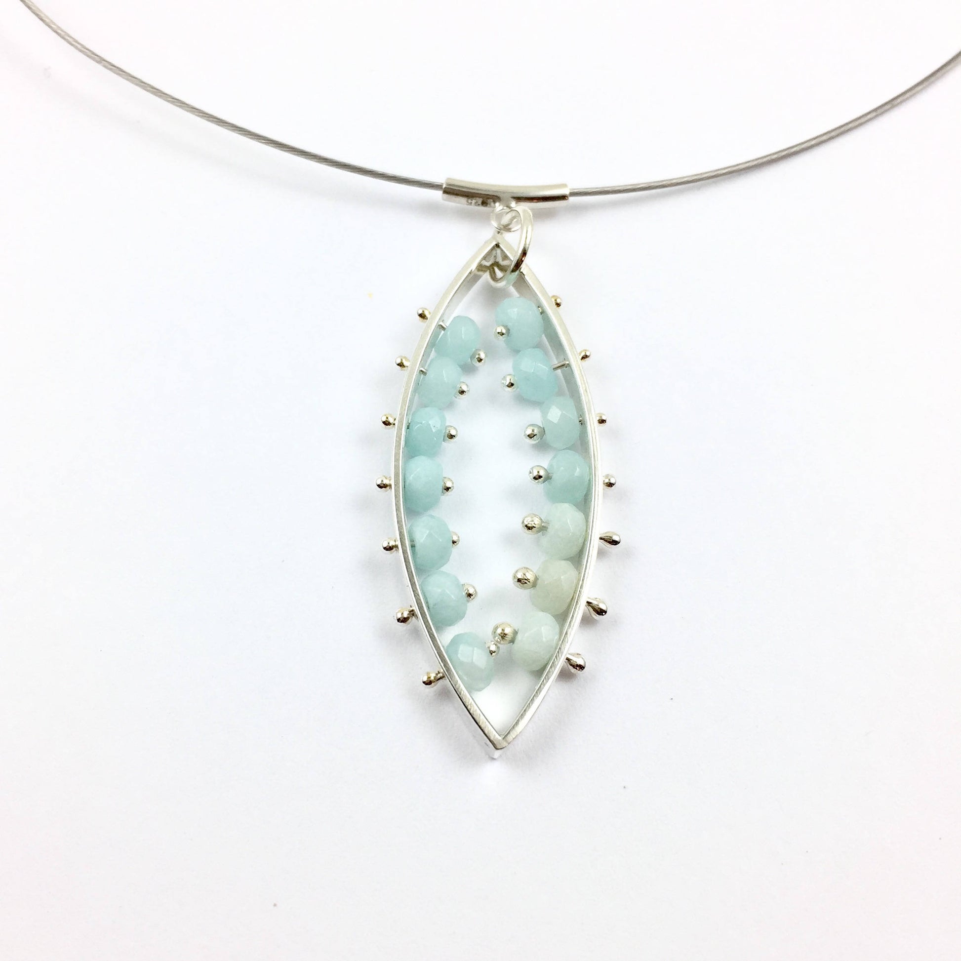 Pendentif en pierre précieuse Aqua • Collier pendentif serti d'amazonite • Collier bleu clair cadeau pour elle • Pendentif en argent recyclé