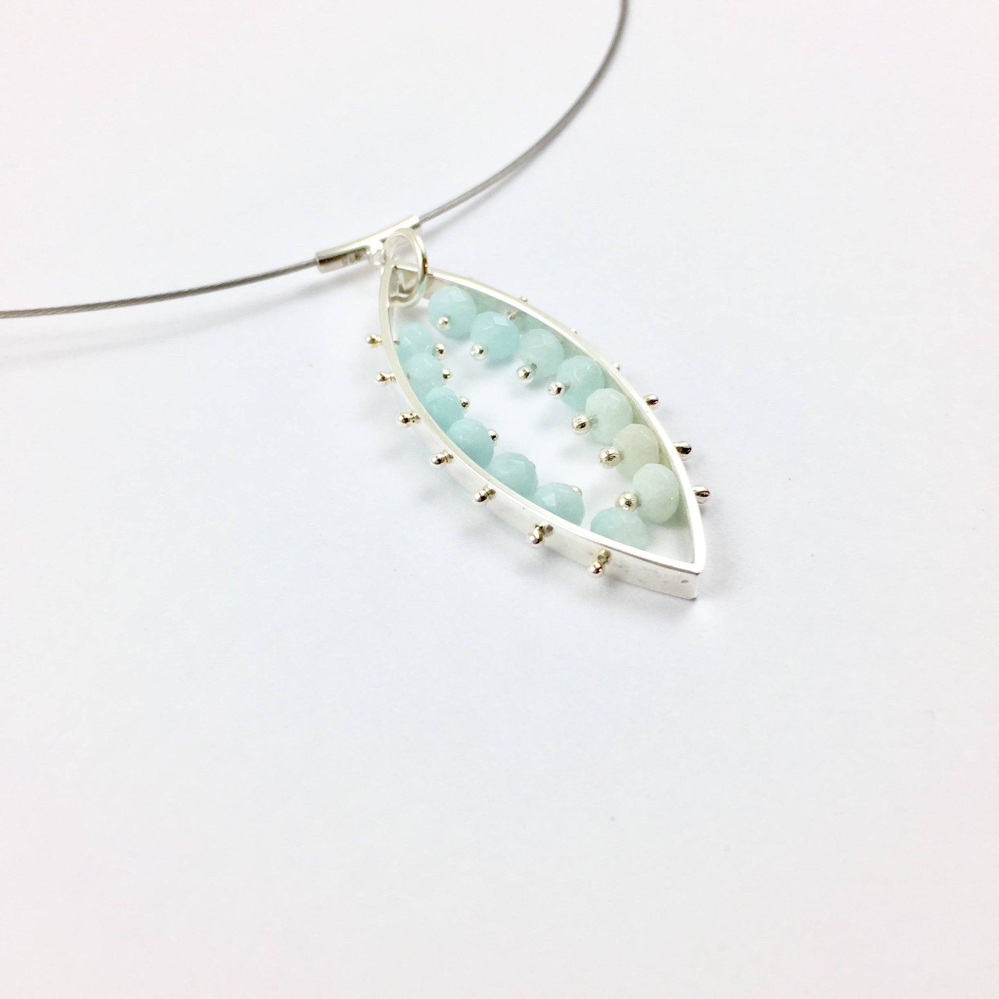 Pendentif en pierre précieuse Aqua • Collier pendentif serti d'amazonite • Collier bleu clair cadeau pour elle • Pendentif en argent recyclé