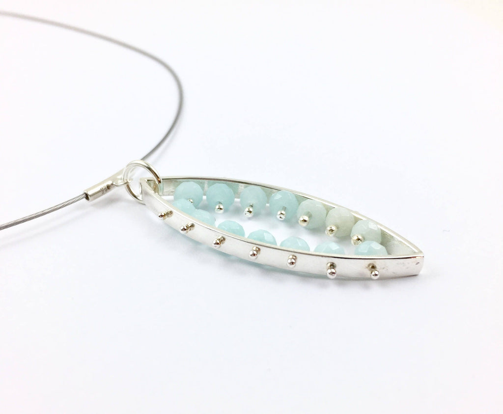 Pendentif en pierre précieuse Aqua • Collier pendentif serti d'amazonite • Collier bleu clair cadeau pour elle • Pendentif en argent recyclé