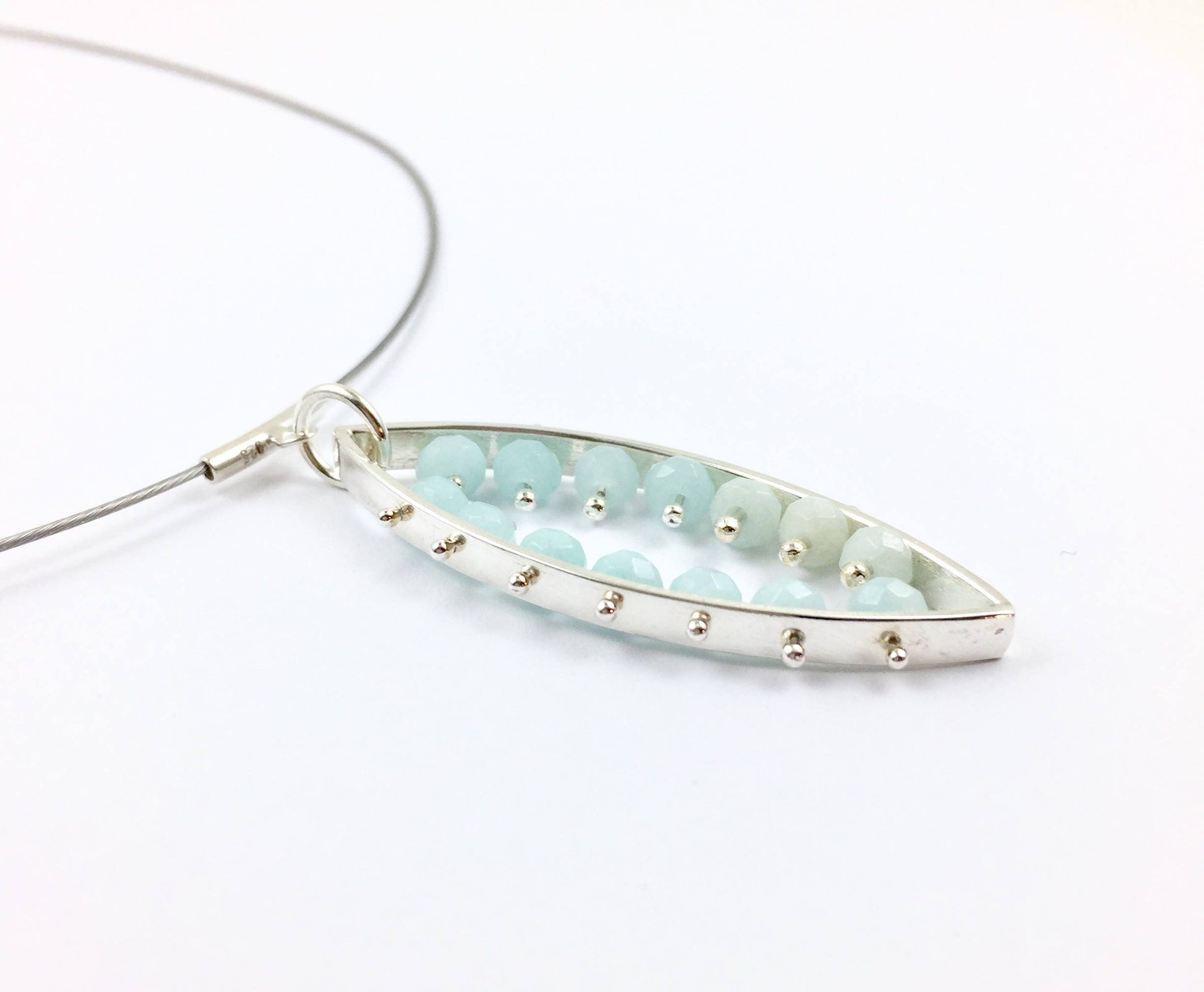 Pendentif en pierre précieuse Aqua • Collier pendentif serti d'amazonite • Collier bleu clair cadeau pour elle • Pendentif en argent recyclé