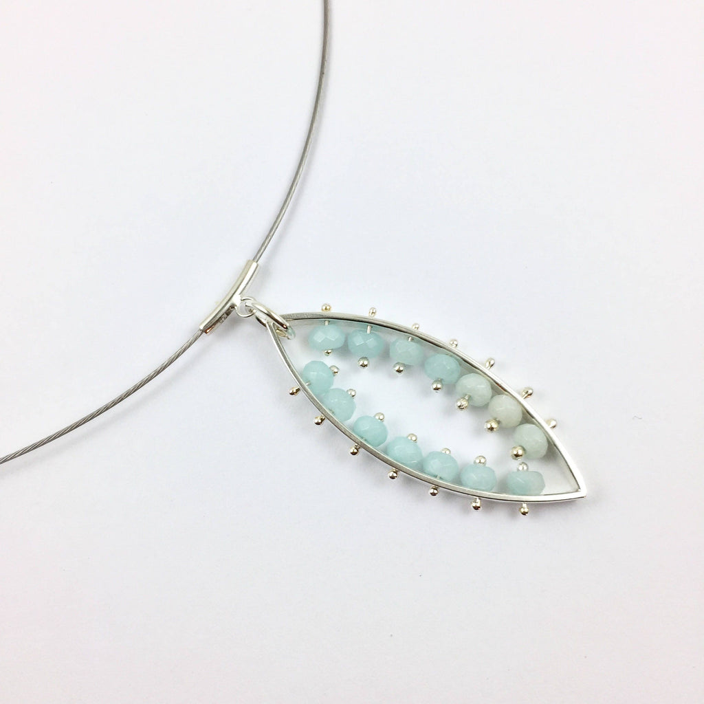 Pendentif en pierre précieuse Aqua • Collier pendentif serti d'amazonite • Collier bleu clair cadeau pour elle • Pendentif en argent recyclé