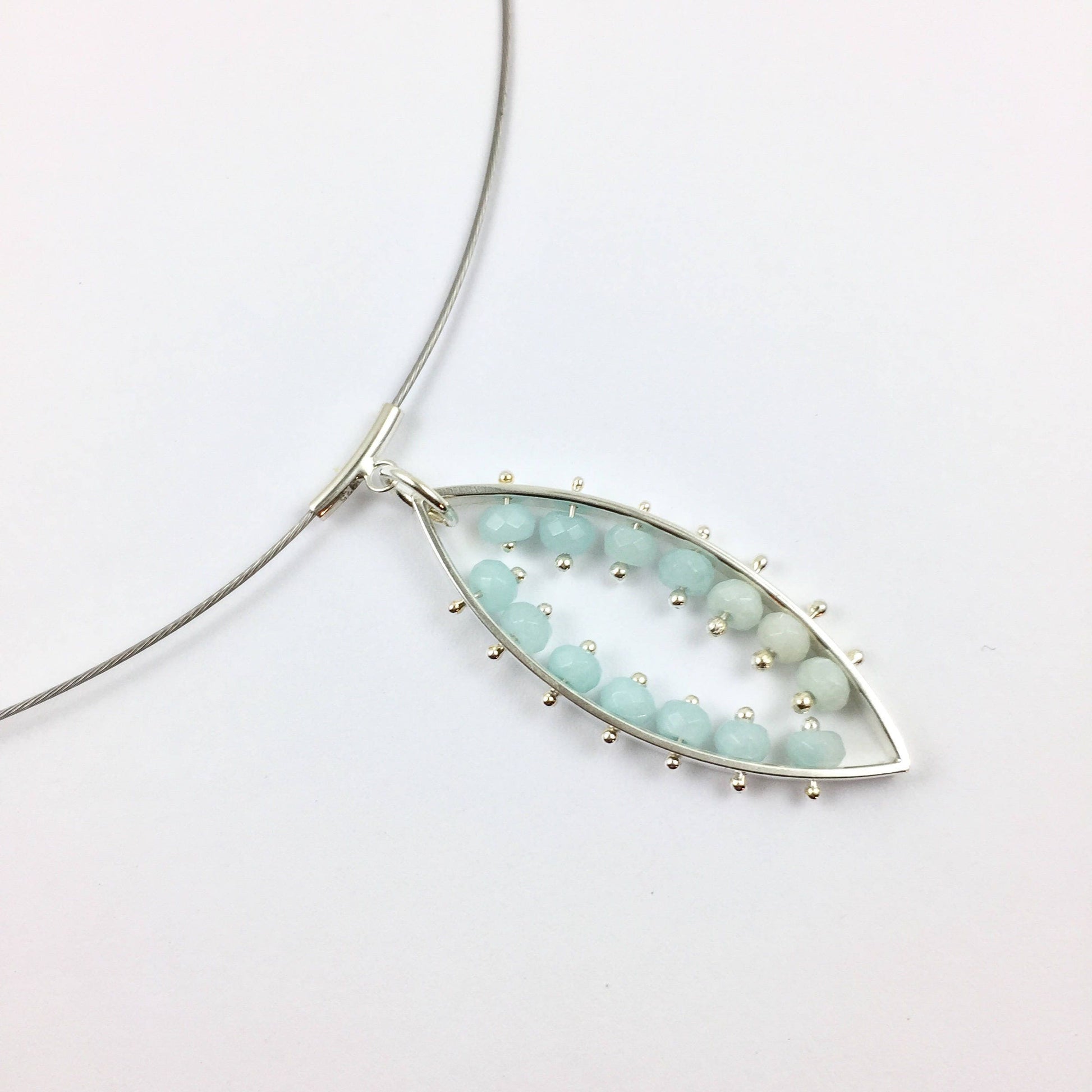 Pendentif en pierre précieuse Aqua • Collier pendentif serti d'amazonite • Collier bleu clair cadeau pour elle • Pendentif en argent recyclé