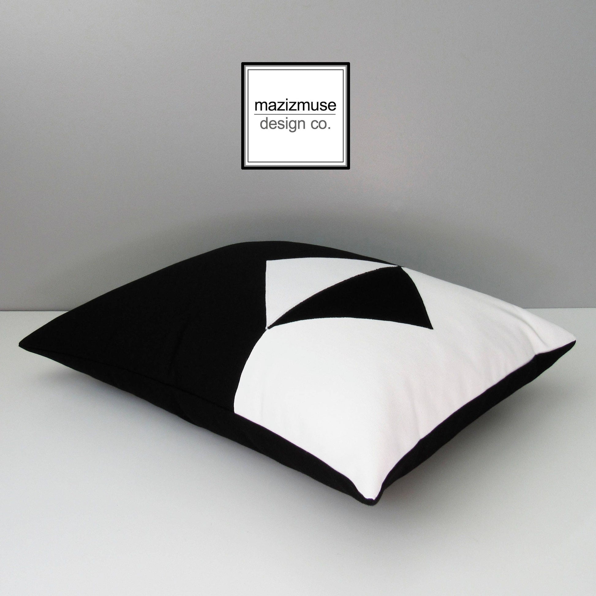 Housse de coussin Sunbrella géométrique noire et blanche moderne, housse de coussin d'extérieur