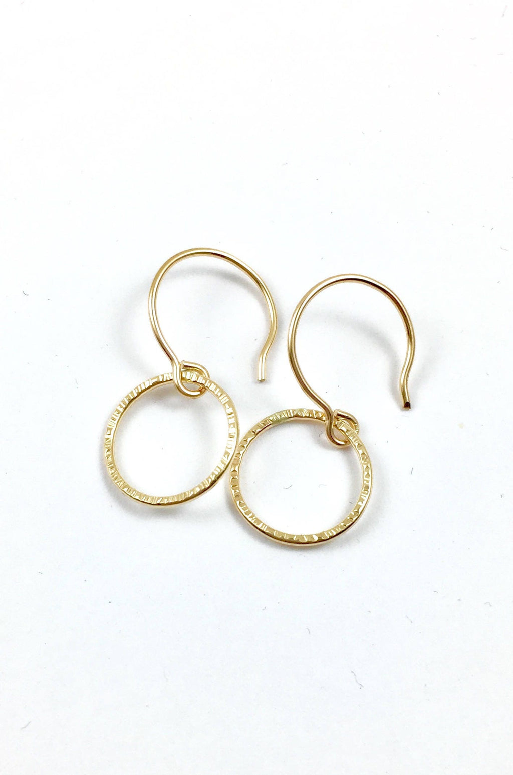 Boucles d'oreilles créoles en or, boucles d'oreilles en or rempli 14 carats, créoles en or martelé, boucles d'oreilles créoles pendantes, cadeau pour elle, créoles légères