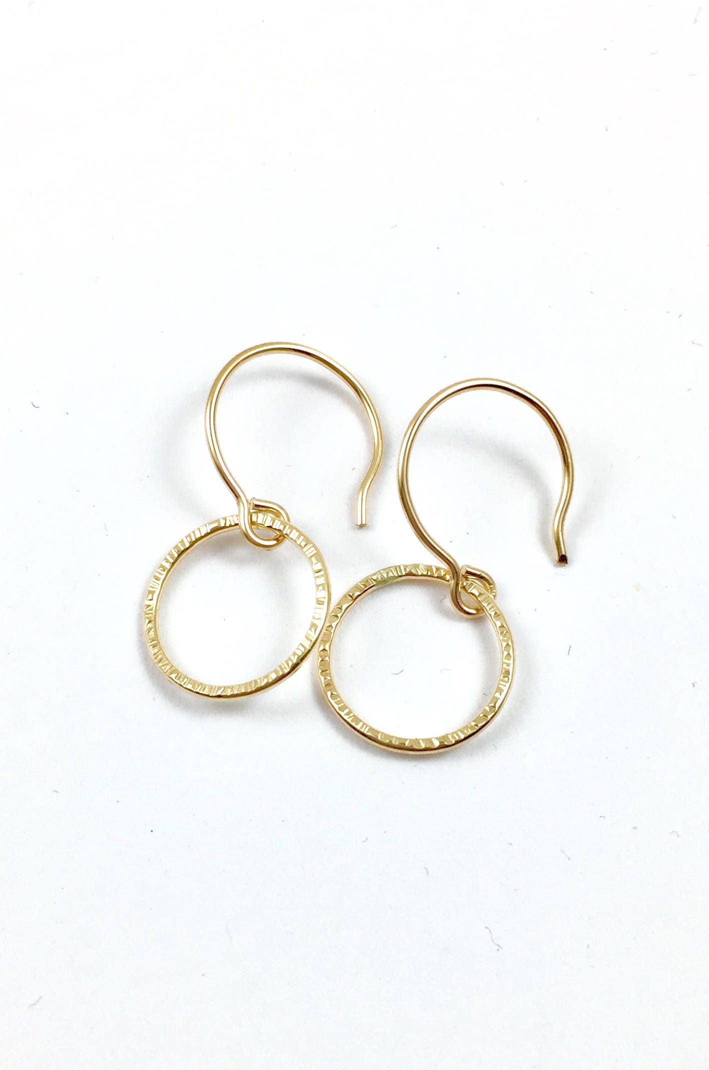 Boucles d'oreilles créoles en or, boucles d'oreilles en or rempli 14 carats, créoles en or martelé, boucles d'oreilles créoles pendantes, cadeau pour elle, créoles légères