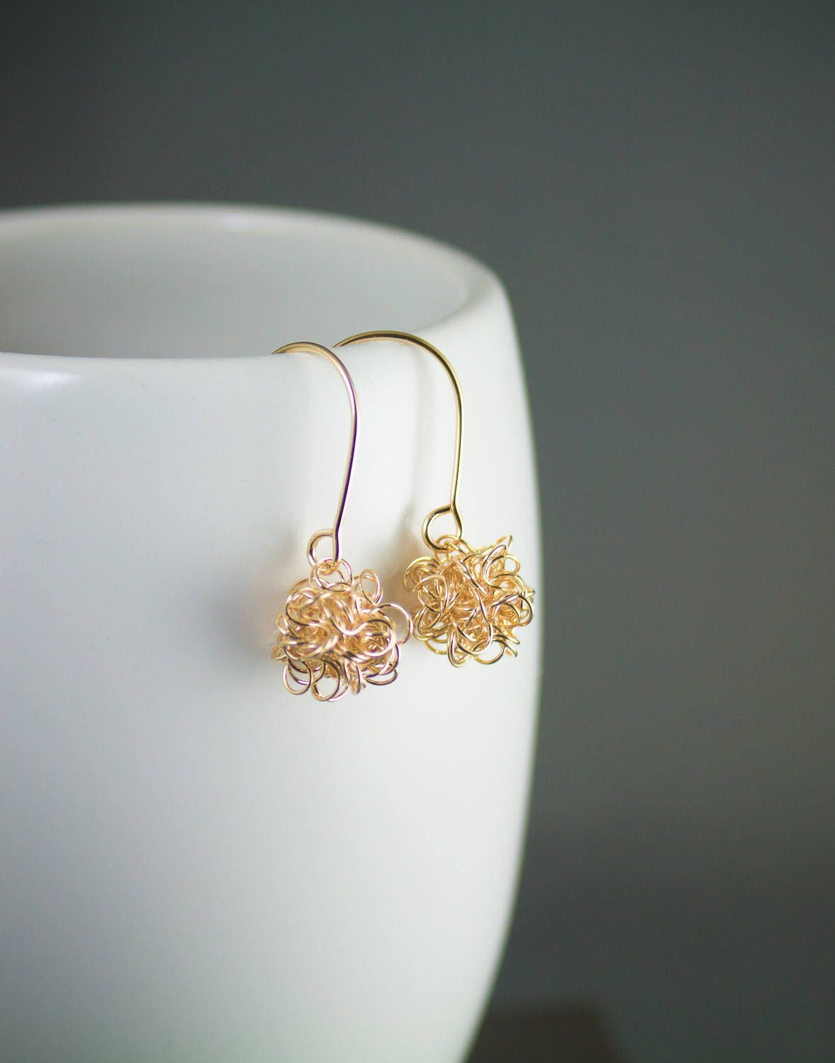 Boucles d'oreilles boule en or, bijoux de physique de la matière noire, cadeau pour les amateurs de sciences