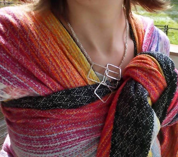 Collier géométrique, collier en argent sterling, collier carré en argent martelé, collier pour bébé, cadeau pour nouvelle maman