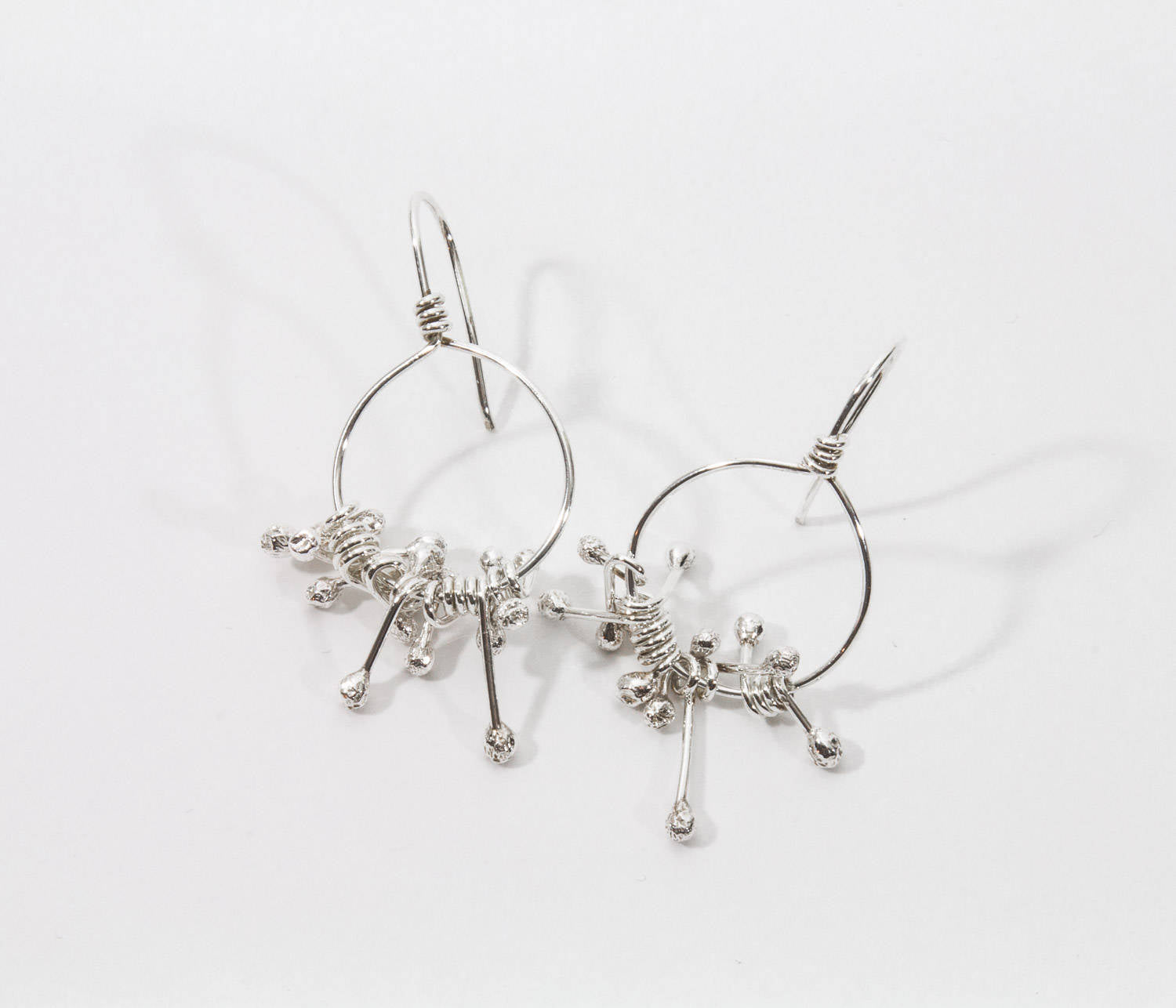 Boucles d'oreilles à franges, boucles d'oreilles en argent tendance, boucles d'oreilles pendantes rondes, cadeau pour elle, créoles en argent uniques, créoles modernes, boucles d'oreilles en argent écologique