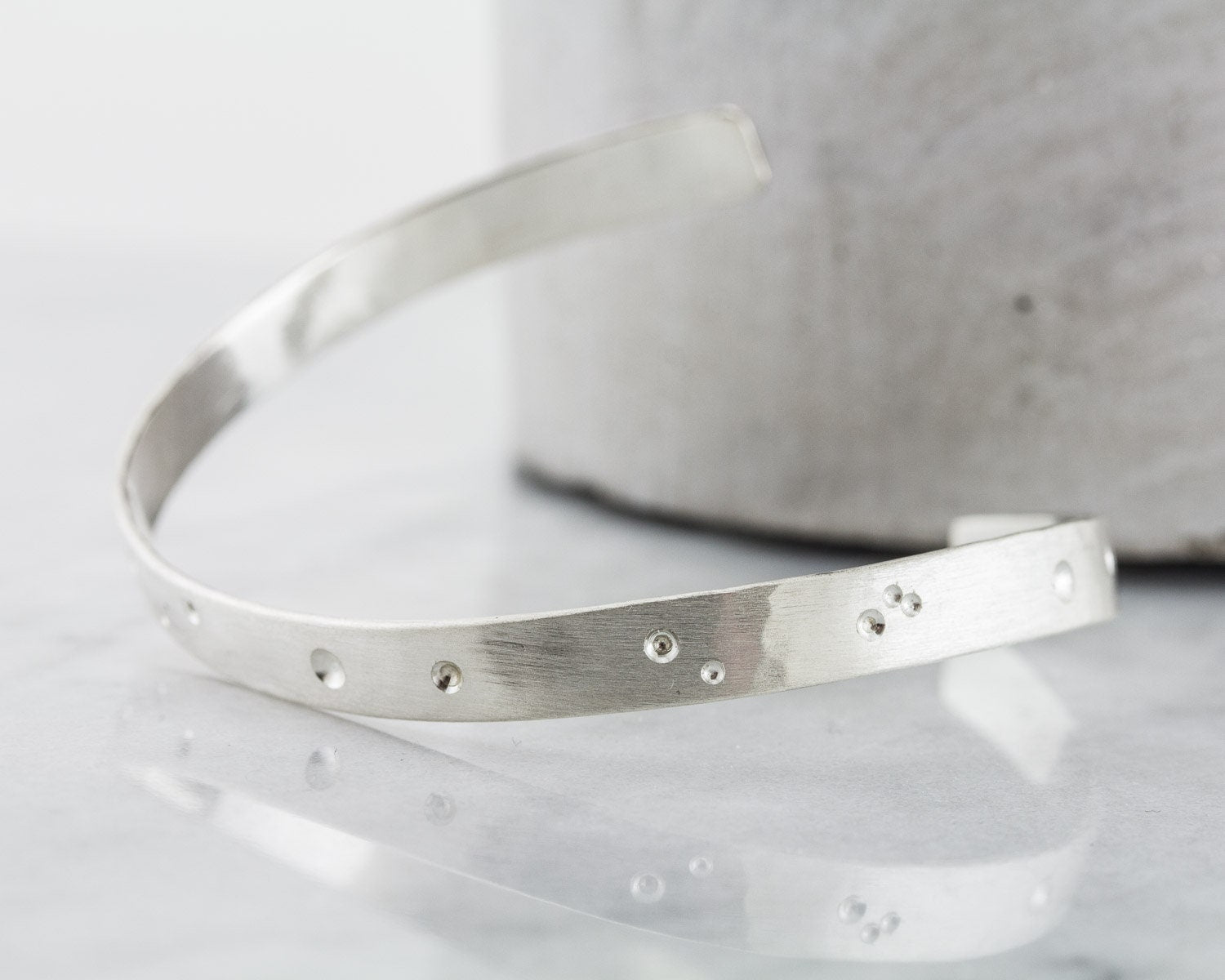 Bracelet manchette en argent sterling oxydé : Bijou céleste ciel nocturne