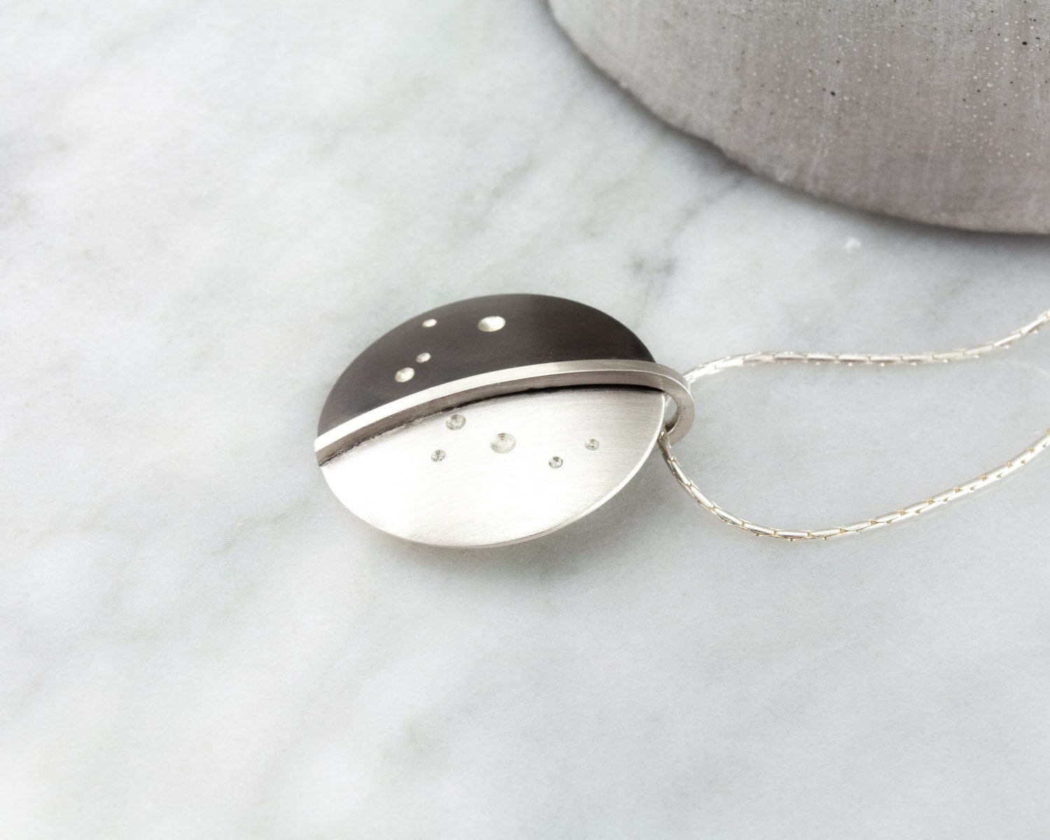 Collier Lune en Argent, Collier Céleste, Pendentif en Argent Recyclé, Cadeau Bijou Céleste pour Femme, Collier Ciel Nocturne, Bijou Lunaire
