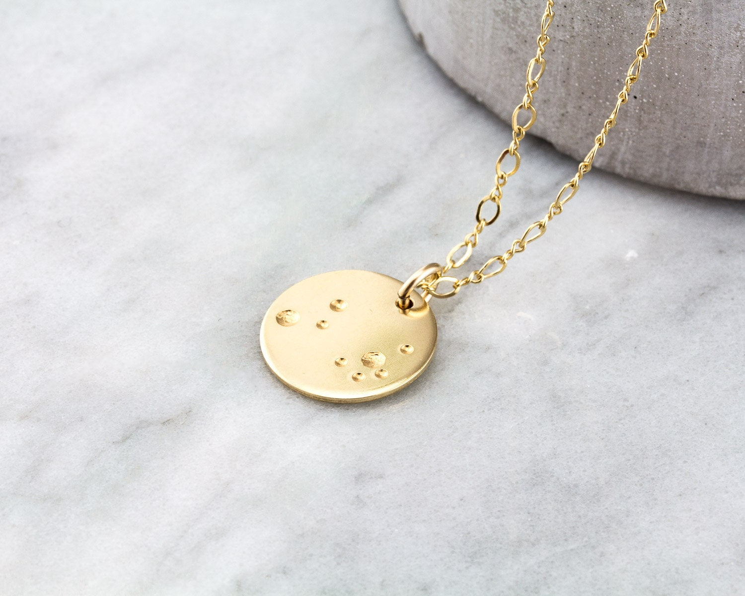 Collier lune en or, cadeau pour elle, collier pleine lune, pendentif en or 14 carats, collier céleste, collier lunaire,