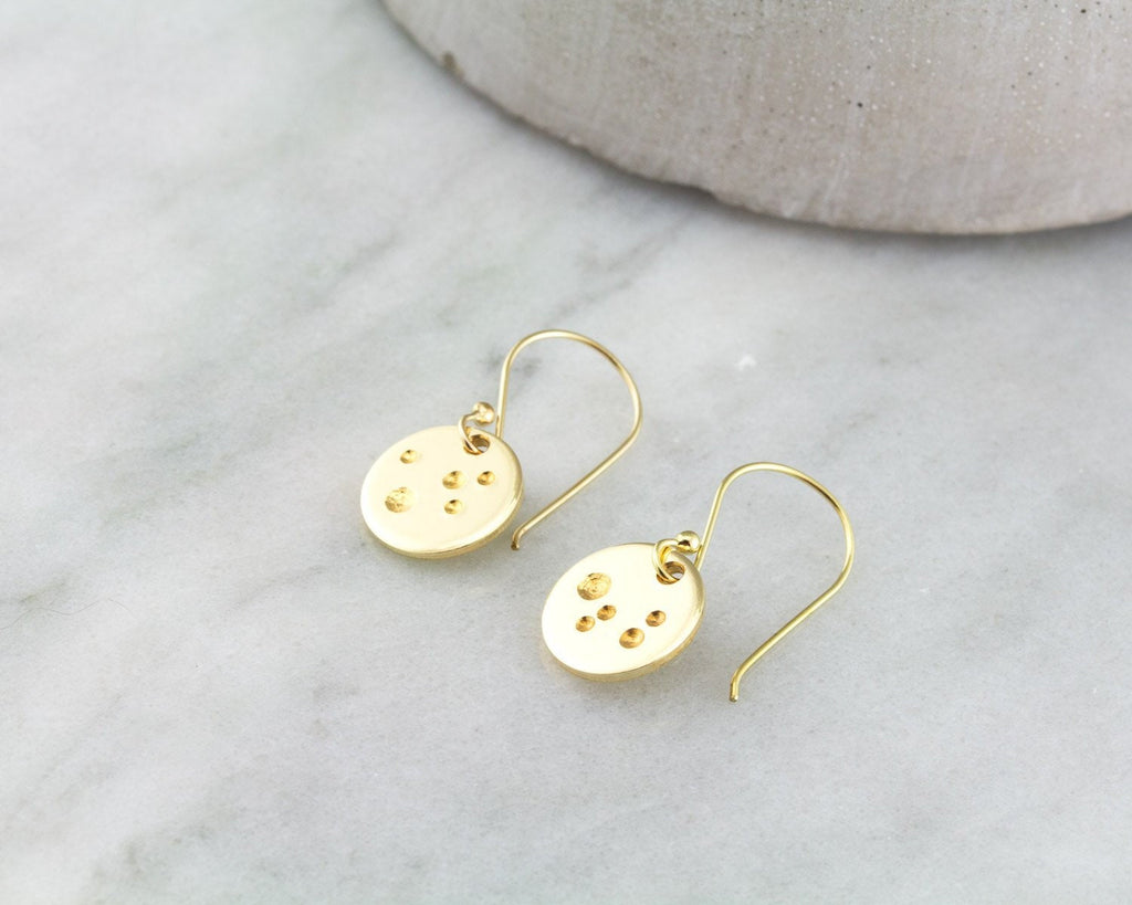 Petites boucles d'oreilles en or, boucles d'oreilles pendantes lune en or, boucles d'oreilles en or rempli 14 carats, boucles d'oreilles célestes, cadeau pour elle