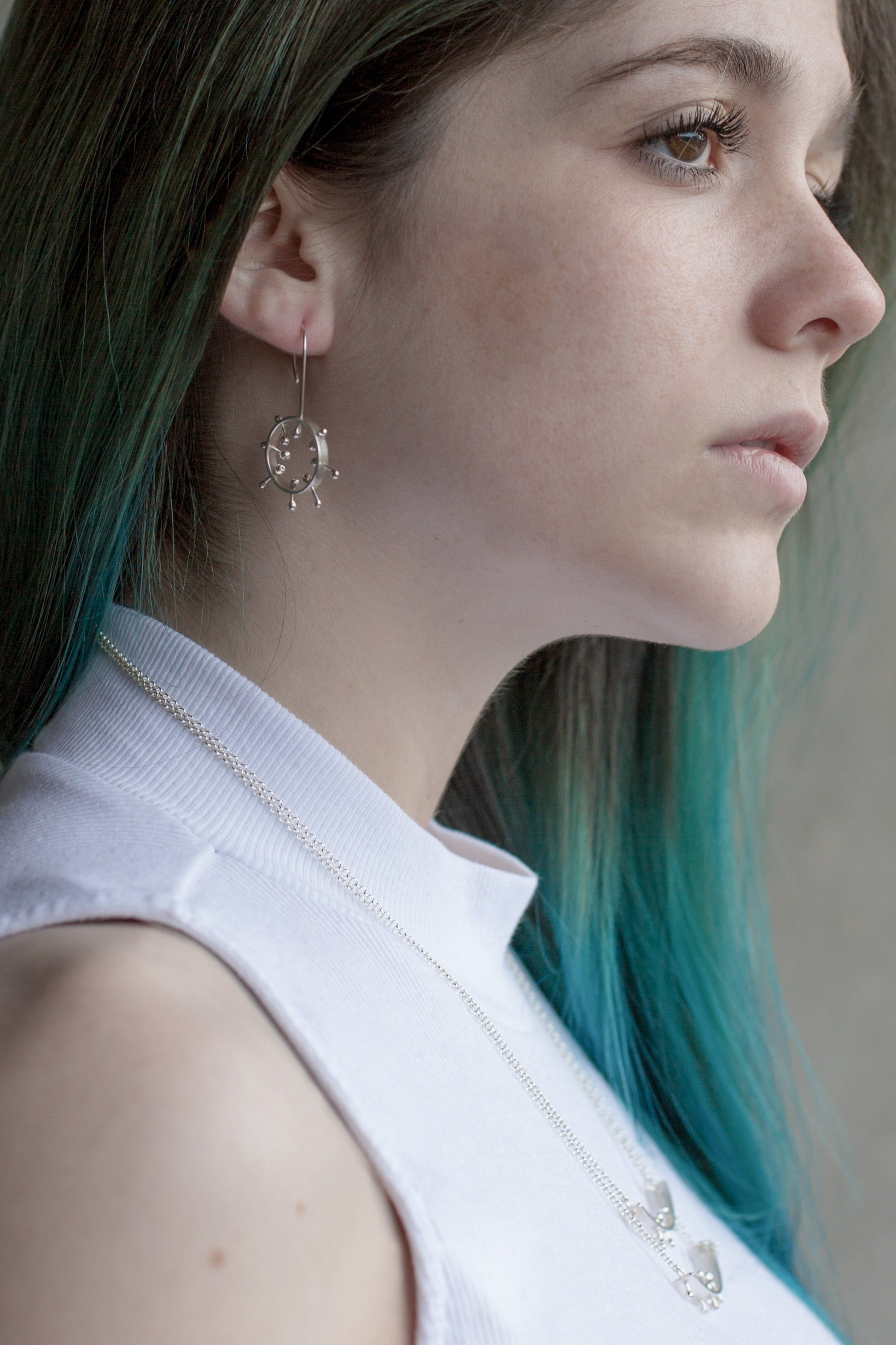 Boucles d'oreilles en argent noir, boucles d'oreilles tendance, boucles d'oreilles avant-gardistes, boucles d'oreilles abstraites, boucles d'oreilles originales, boucles d'oreilles étoile
