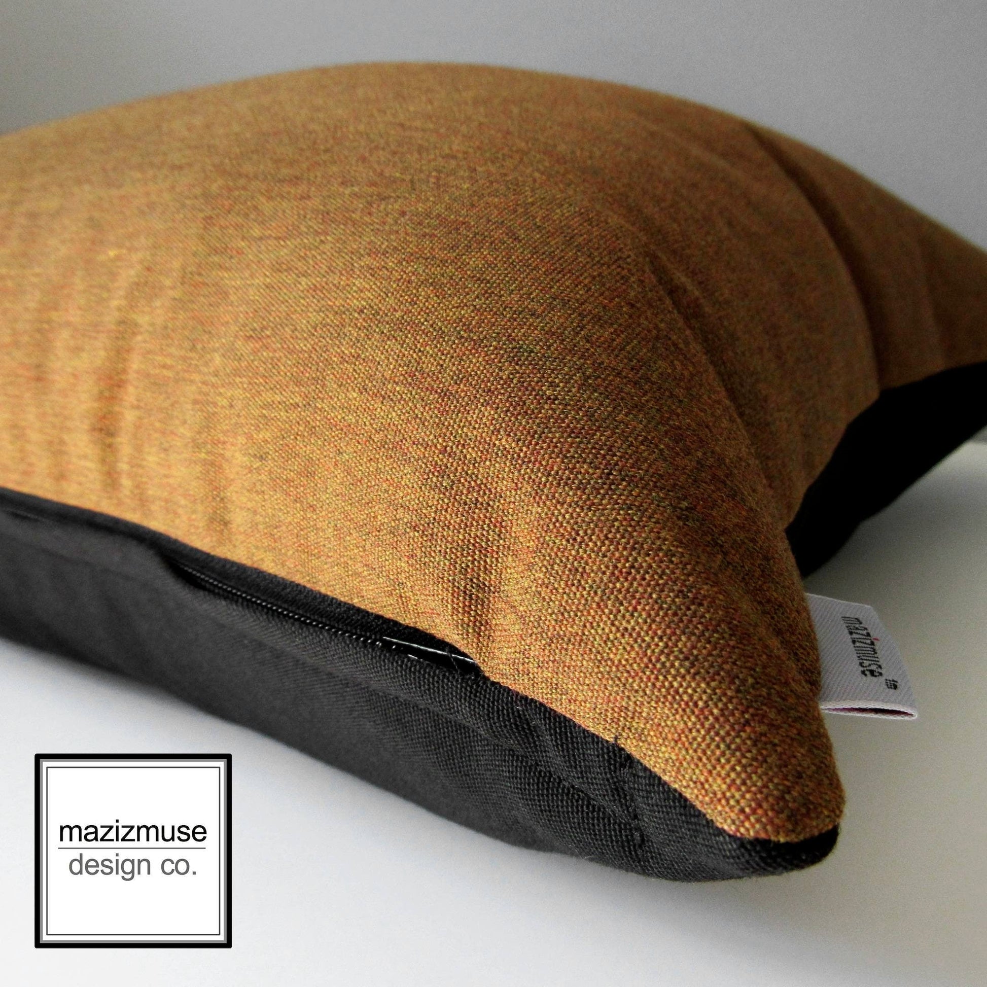 Housse de coussin d'extérieur moderne en Sunbrella® noir et teck, colorblock 