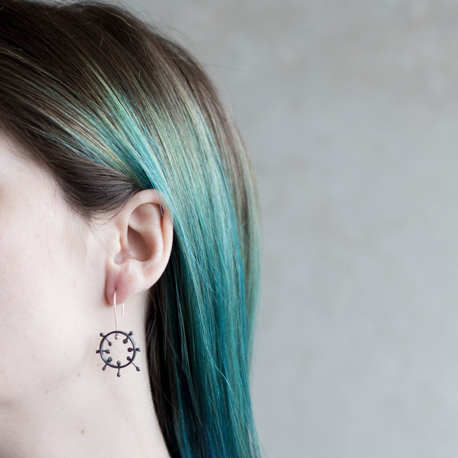 Boucles d'oreilles en argent noir, boucles d'oreilles tendance, boucles d'oreilles avant-gardistes, boucles d'oreilles abstraites, boucles d'oreilles originales, boucles d'oreilles étoile
