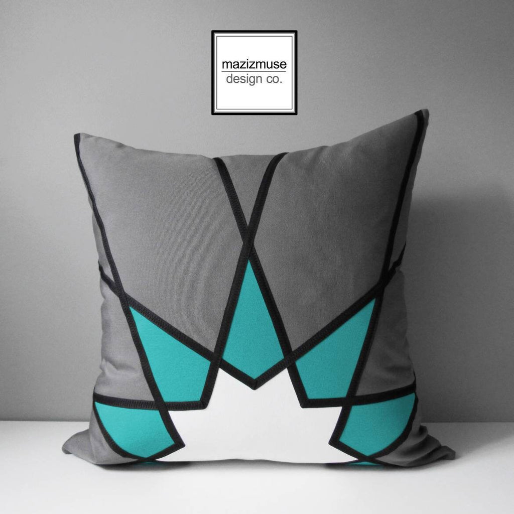 Housse de coussin d'extérieur moderne en tissu Sunbrella gris et bleu, coussins géométriques