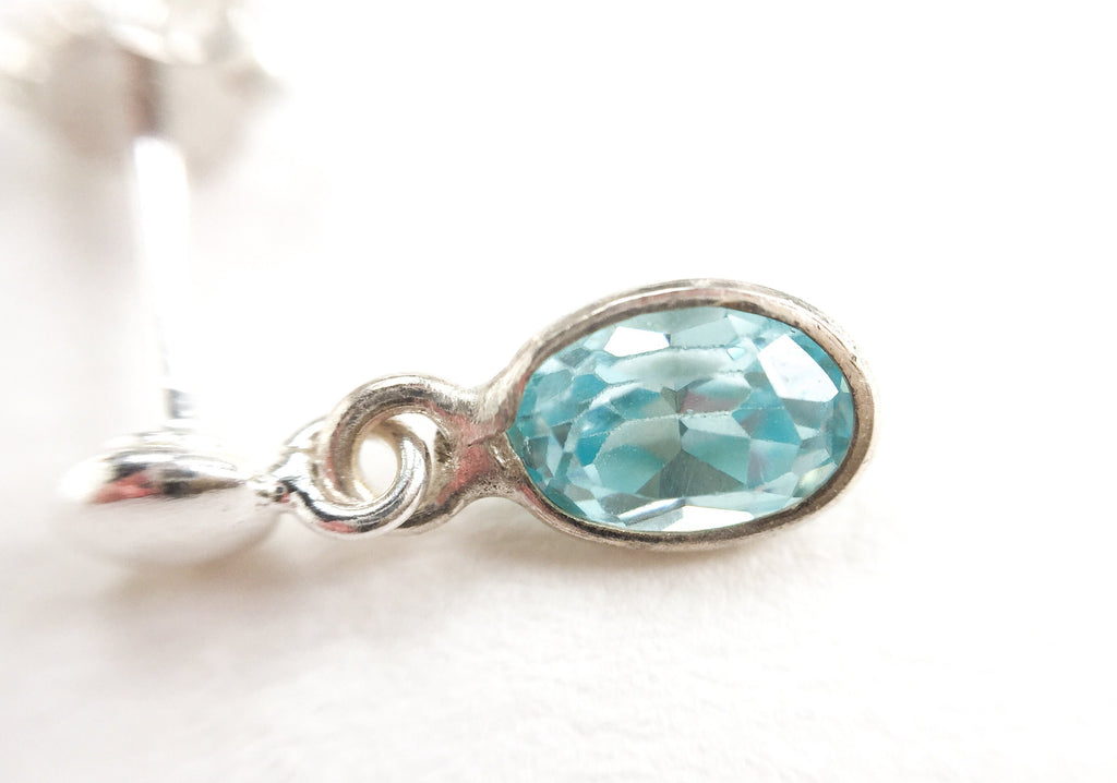 Boucles d'oreilles bleu clair, boucles d'oreilles avec pierre de naissance de mars, cadeau de boucles d'oreilles en pierres précieuses bleues pour elle, petites boucles d'oreilles en argent,