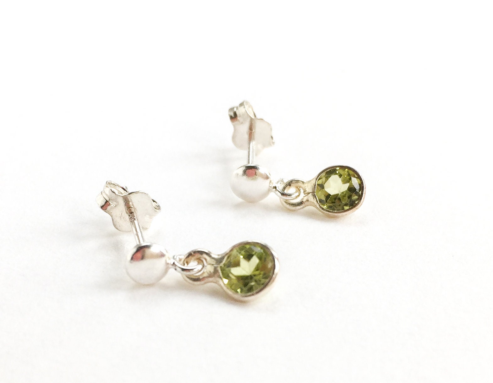 Boucles d'oreilles en pierres précieuses vertes, boucles d'oreilles en argent sterling, cadeau d'anniversaire, boucles d'oreilles avec pierre de naissance d'août, boucles d'oreilles en péridot