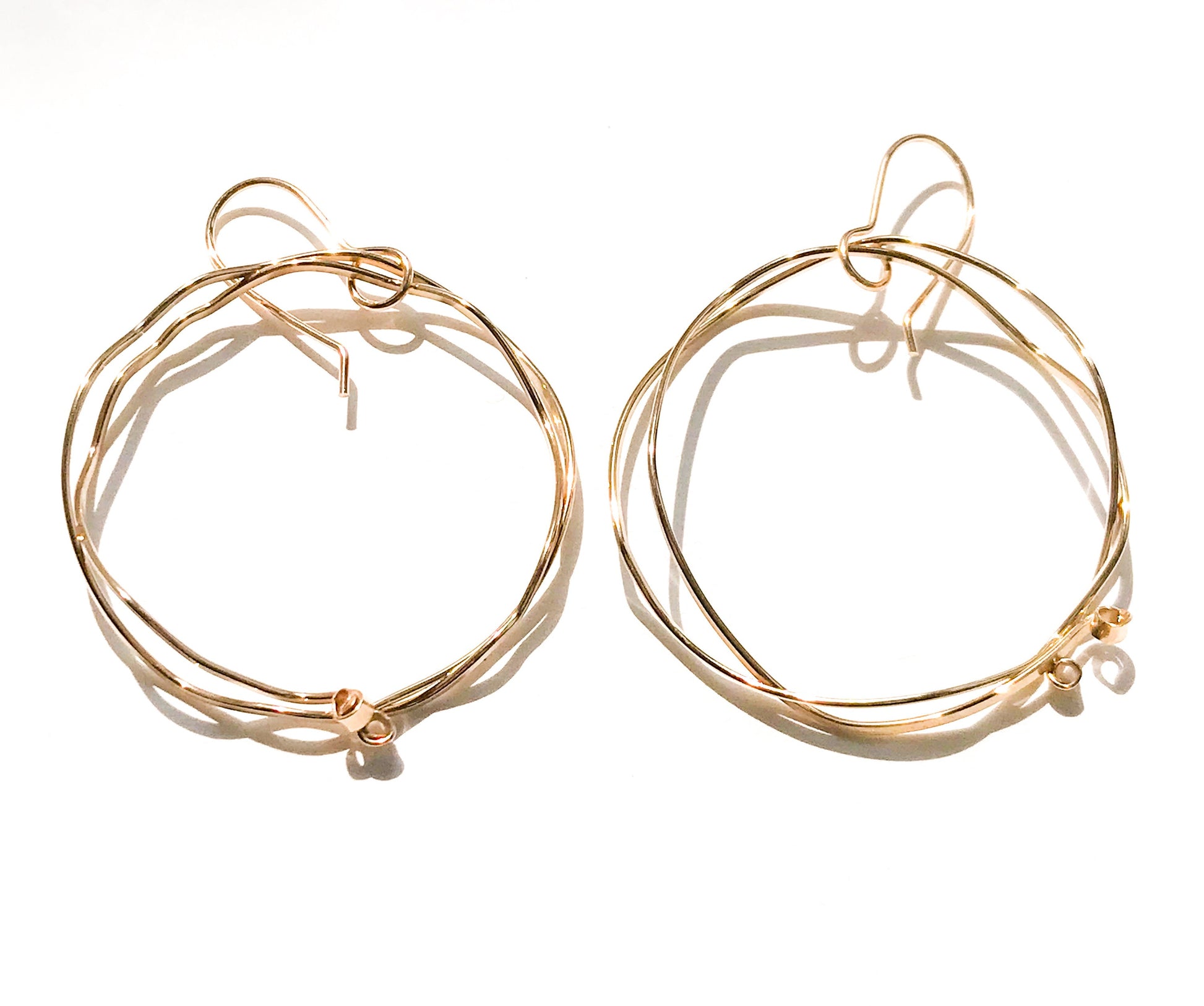 Grandes créoles en or 14 carats, cadeau pour petite amie à moins de 75 $, boucles d'oreilles vagues, créoles en or pour femme