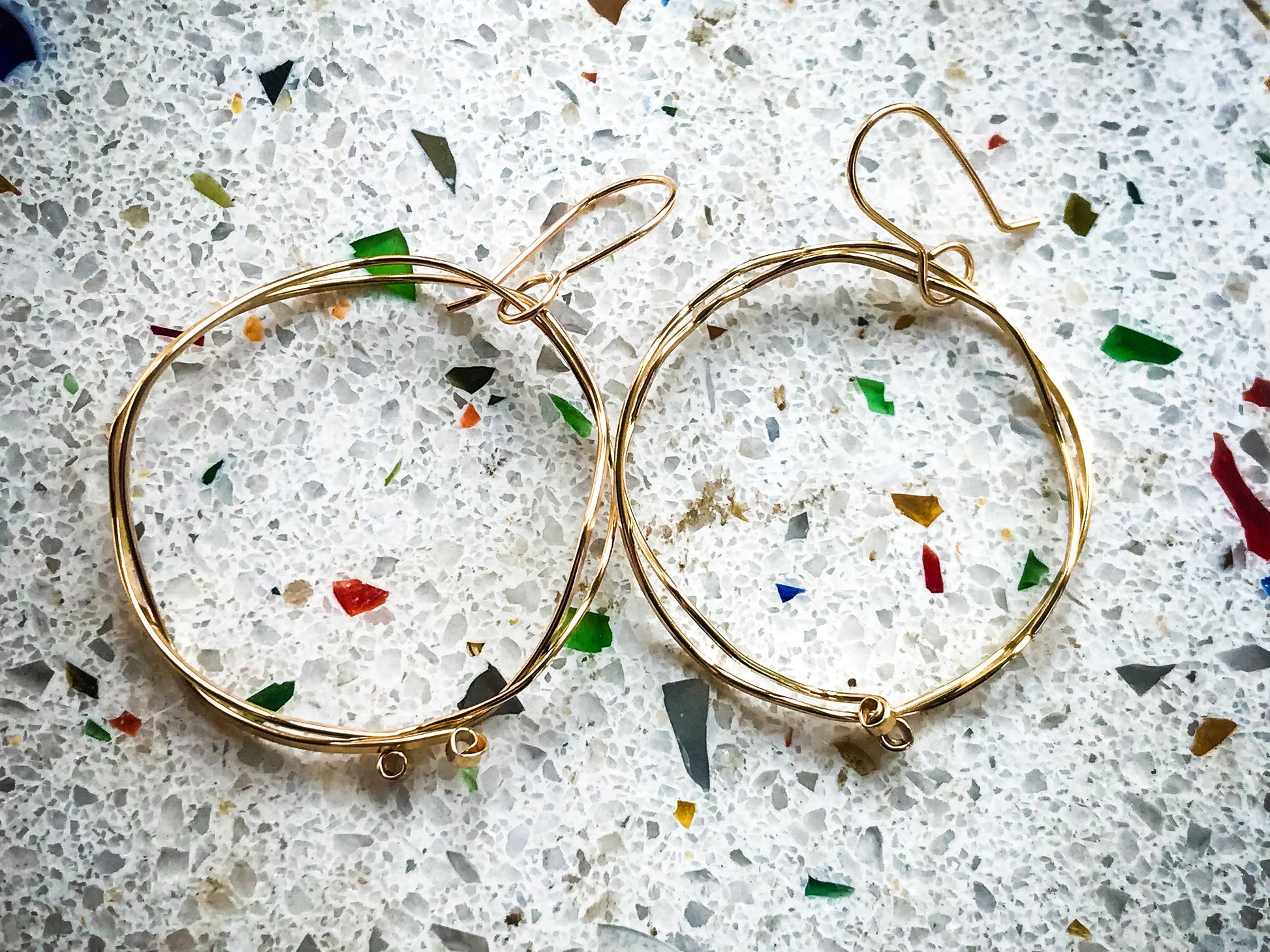 Grandes créoles en or 14 carats, cadeau pour petite amie à moins de 75 $, boucles d'oreilles vagues, créoles en or pour femme