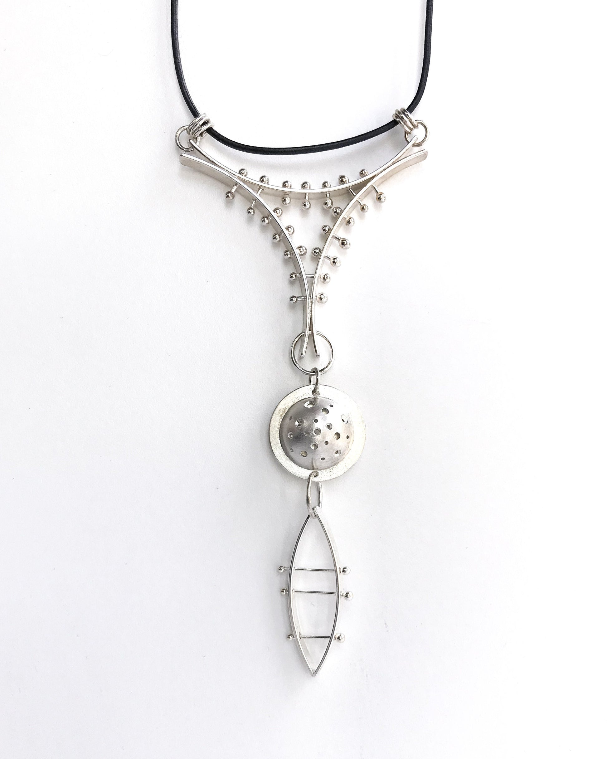 Collier long et audacieux en argent