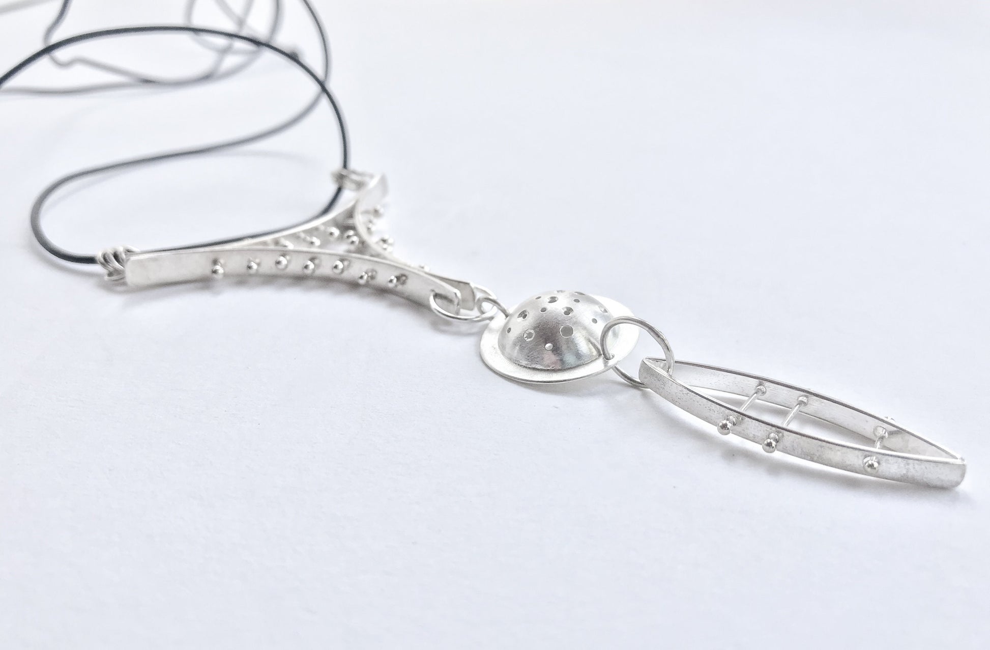 Collier long et audacieux en argent