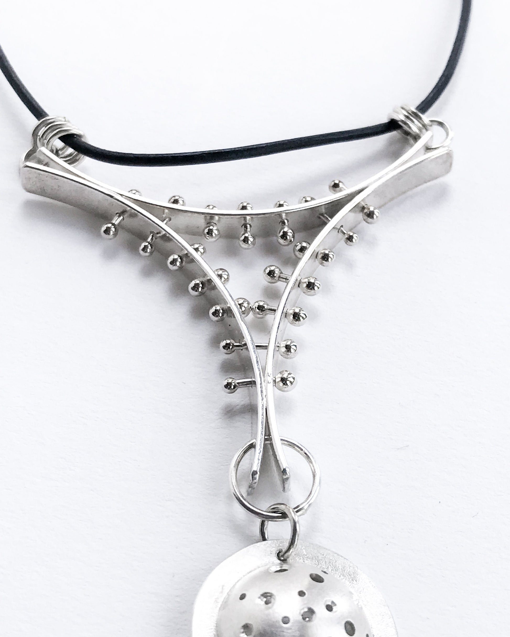 Collier long et audacieux en argent