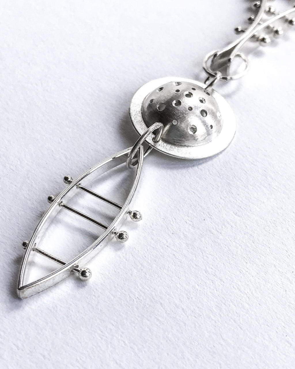 Collier long et audacieux en argent