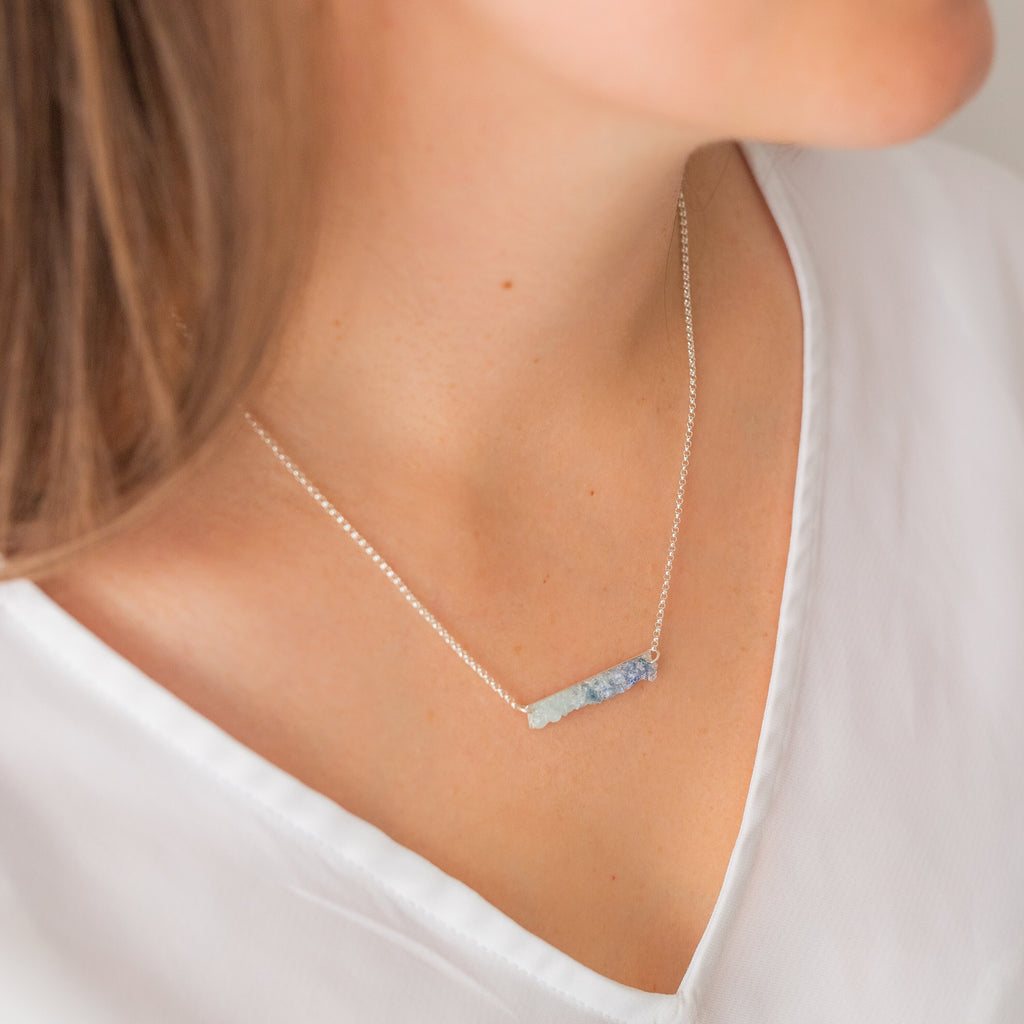 Collier bleu ombré, bijoux multi-pierres précieuses, collier en aigue-marine, cyanite et saphir, collier en cristal brut,