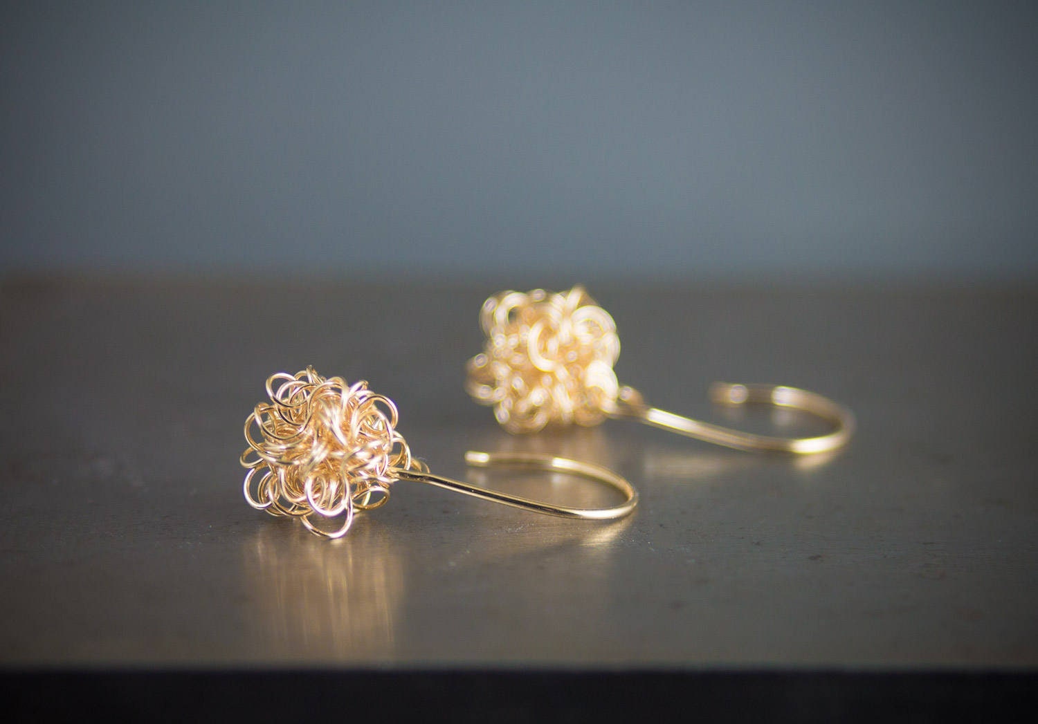 Boucles d'oreilles boule en or, bijoux de physique de la matière noire, cadeau pour les amateurs de sciences