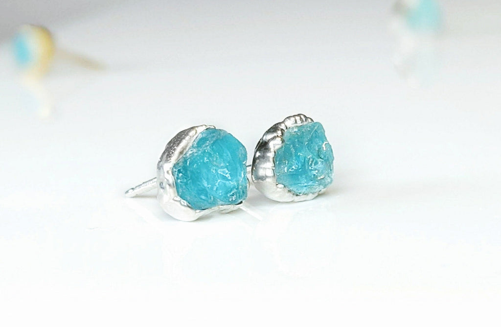 Boucles d'oreilles à tige en aigue-marine brute