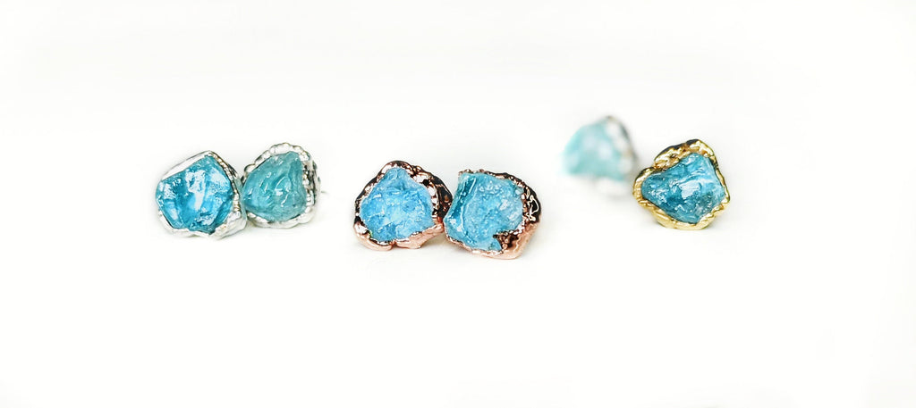 Boucles d'oreilles à tige en aigue-marine brute