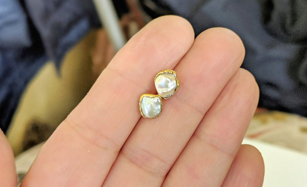 Boucles d'oreilles à tige en perles d'eau douce Keshi