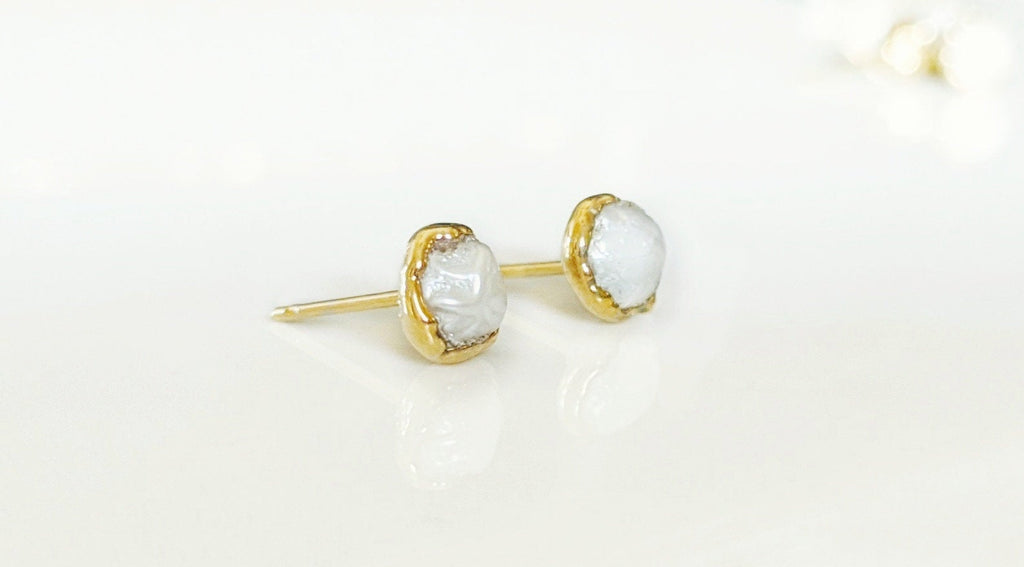 Boucles d'oreilles à tige en perles d'eau douce Keshi