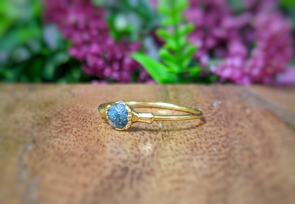 Bague de fiançailles en diamant bleu brut