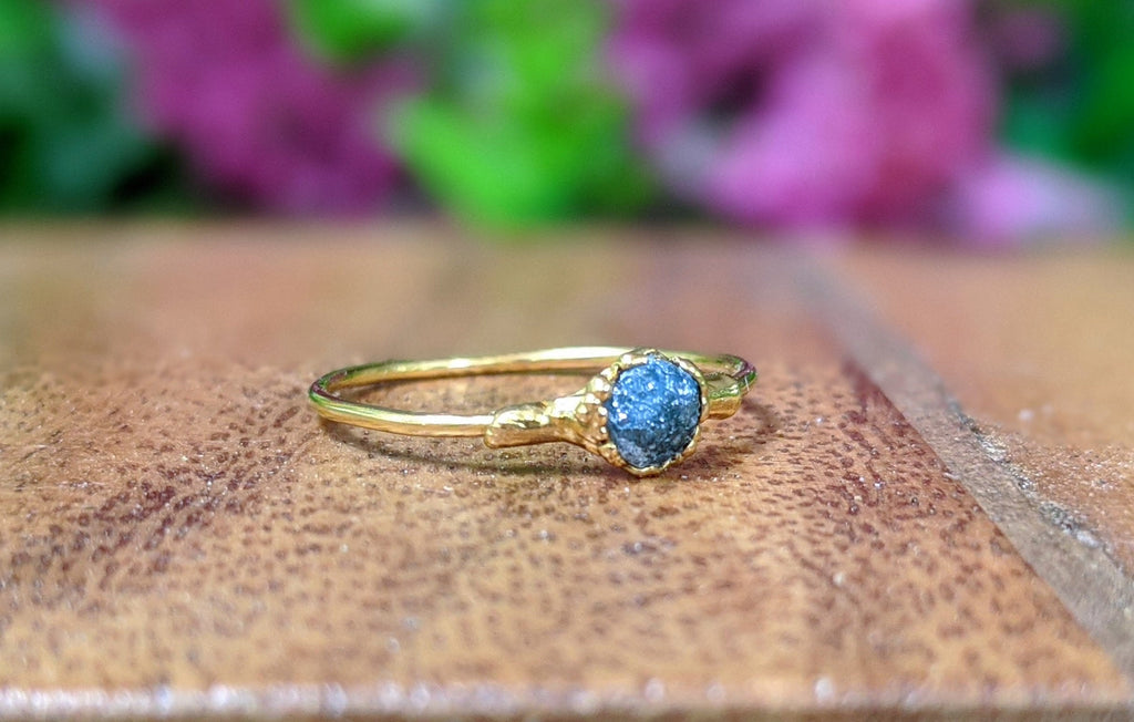 Bague de fiançailles en diamant bleu brut