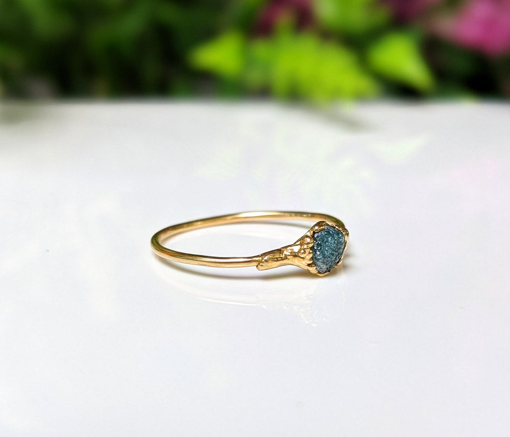 Bague de fiançailles en diamant bleu brut