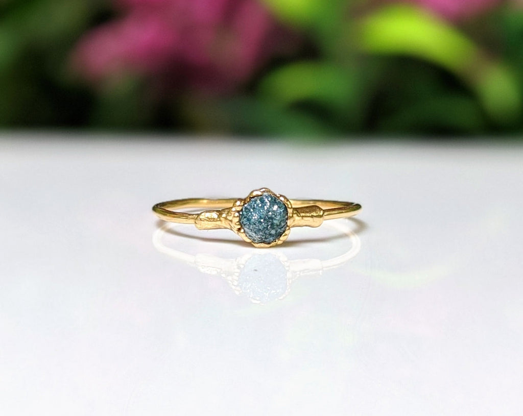 Bague de fiançailles en diamant bleu brut