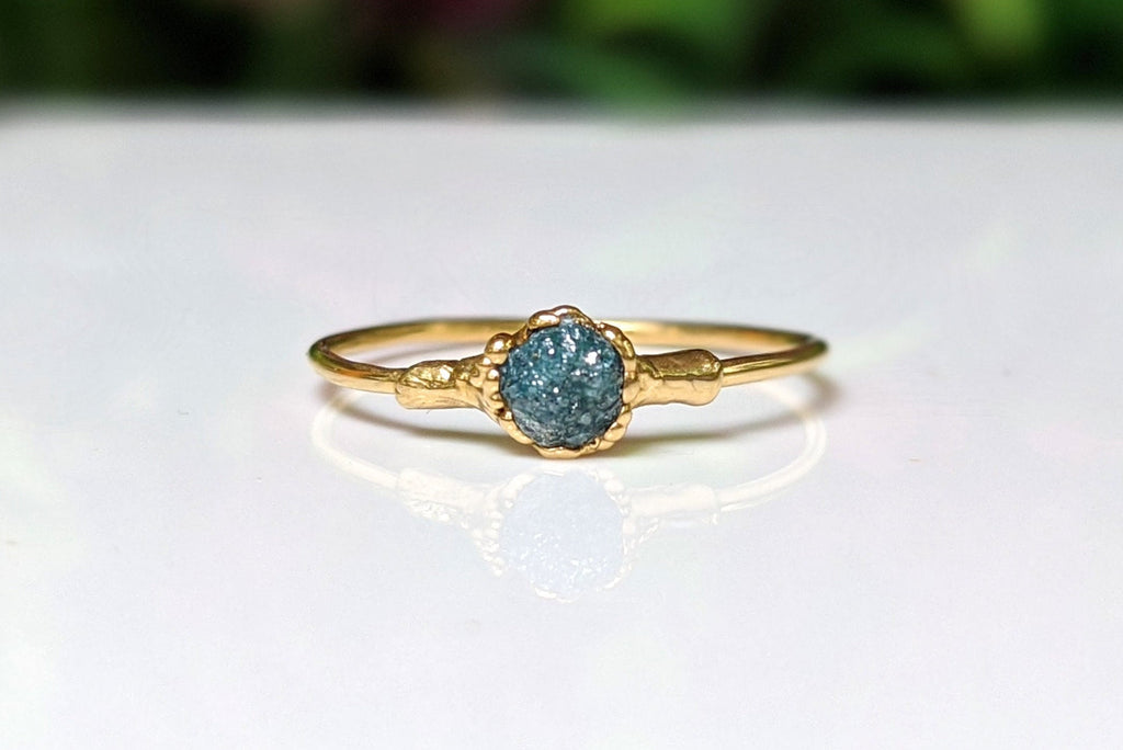 Bague de fiançailles en diamant bleu brut