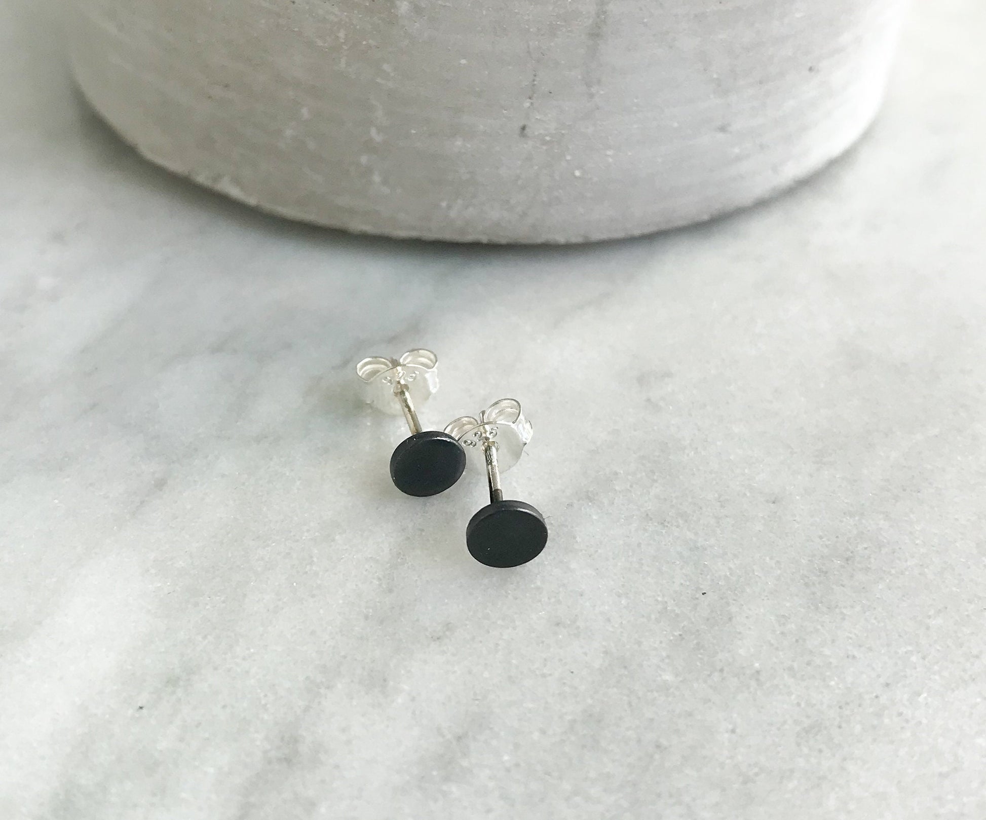Boucles d'oreilles à tige noires, petites boucles d'oreilles à pois, clous à pois noirs, cadeau de boucles d'oreilles à tige unisexes, cadeau de boucles d'oreilles en argent pour lui, boucles d'oreilles minimalistes