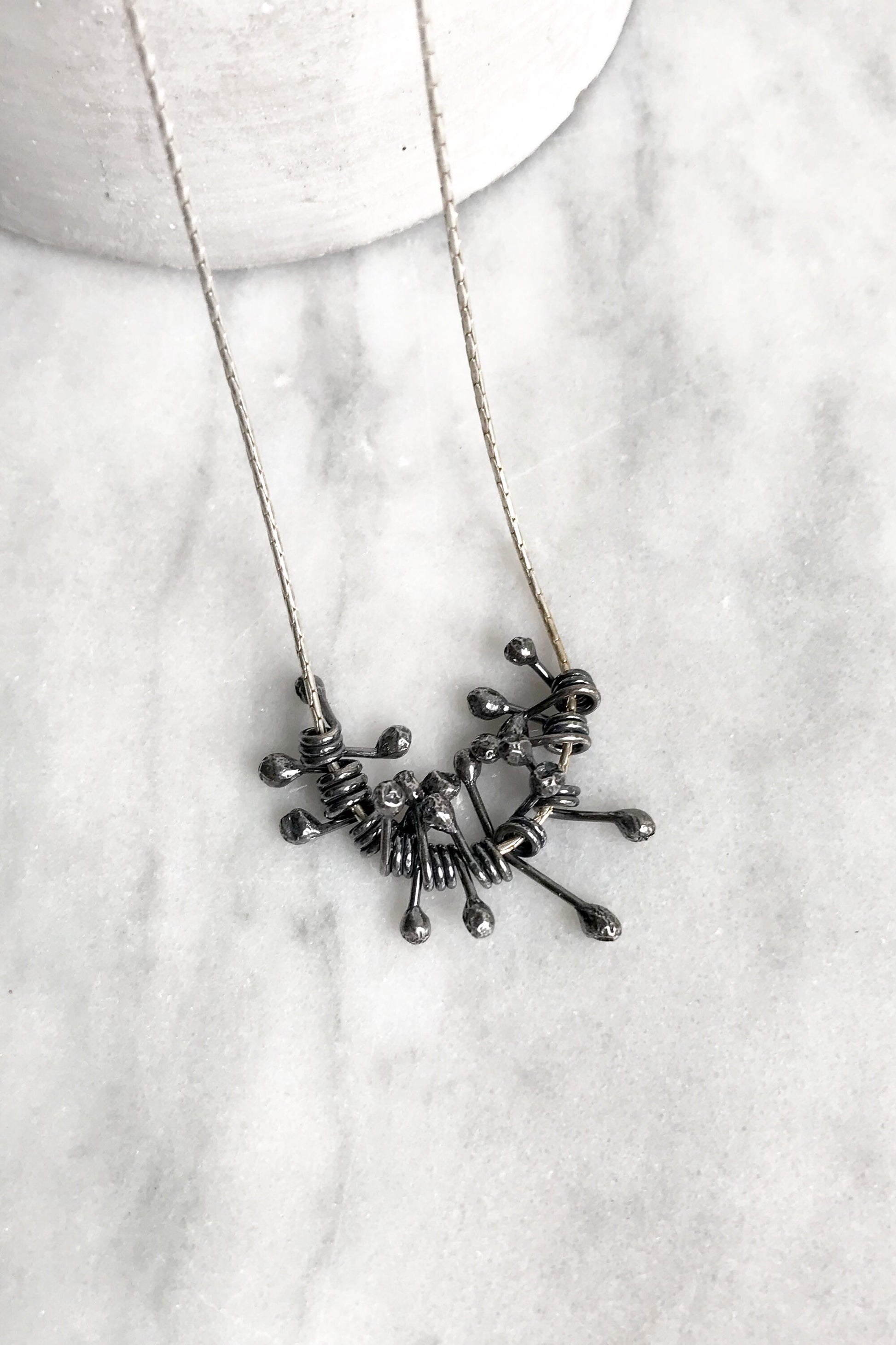 Collier à franges en argent noir, collier à pointes en argent recyclé, cadeau bijou pour femme, collier gothique